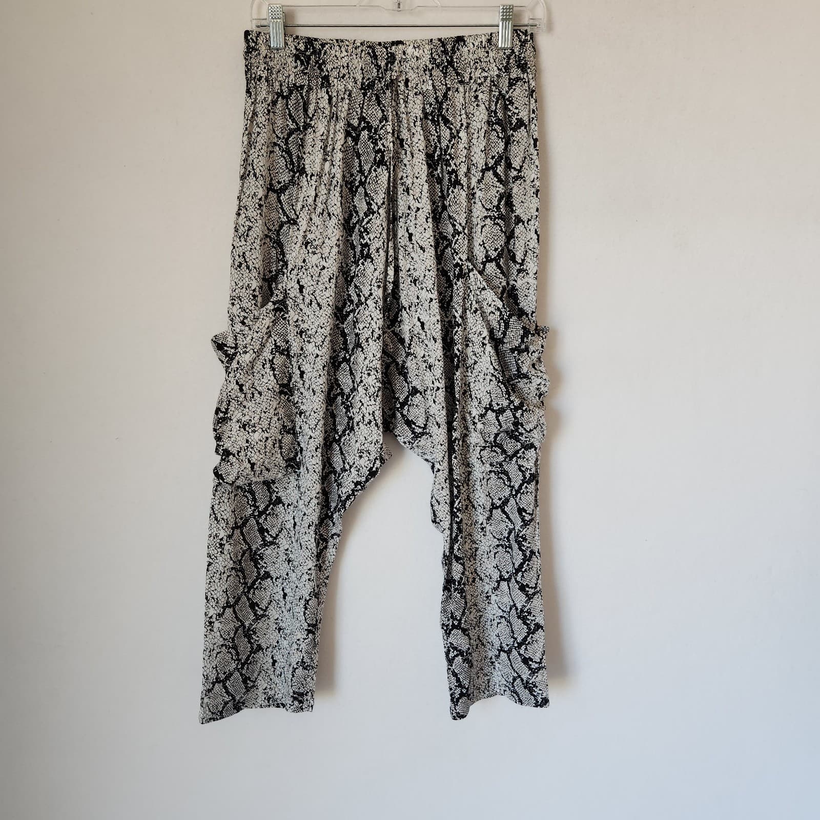 One Teaspoon Snake Pit Harem Cargo Pocket Pants Elastic Waist Black White Sz.M - Thumbnail 3