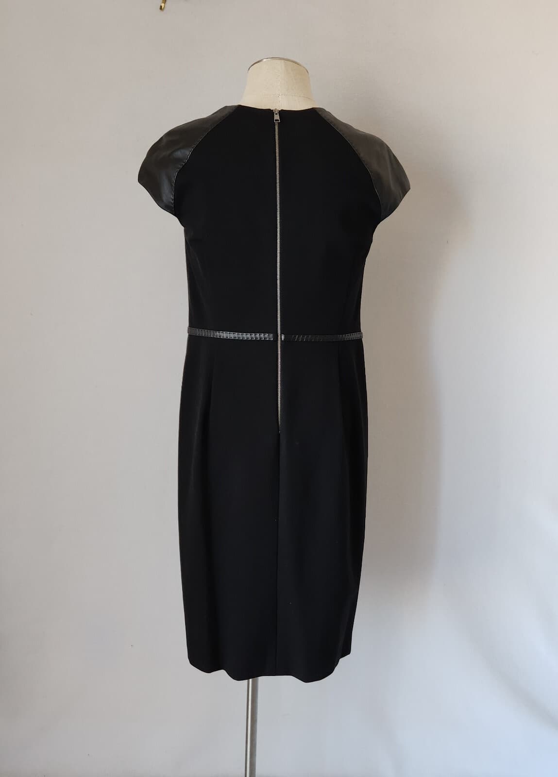 NWT ESCADA Lamb Leather Panel Cap Sleeve Sheath Dress Knee Length Black Sz.40 - Thumbnail 6
