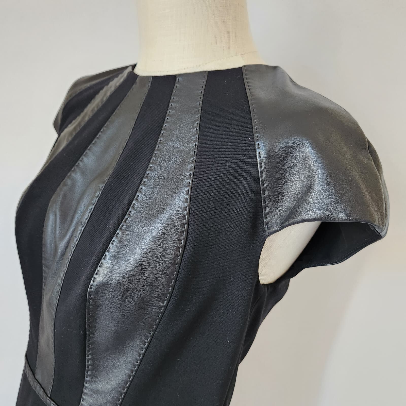 NWT ESCADA Lamb Leather Panel Cap Sleeve Sheath Dress Knee Length Black Sz.40 - Thumbnail 4