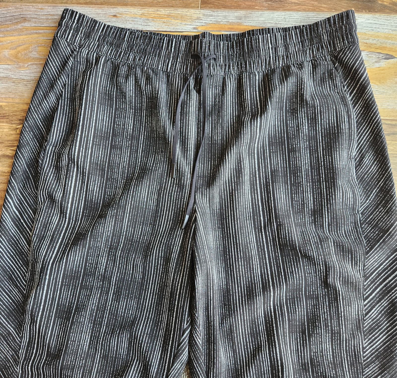 Athleta Arrival High Rise Cropped Pants Pull-On Pocket Amara Stripe Black Sz.22 - Thumbnail 2