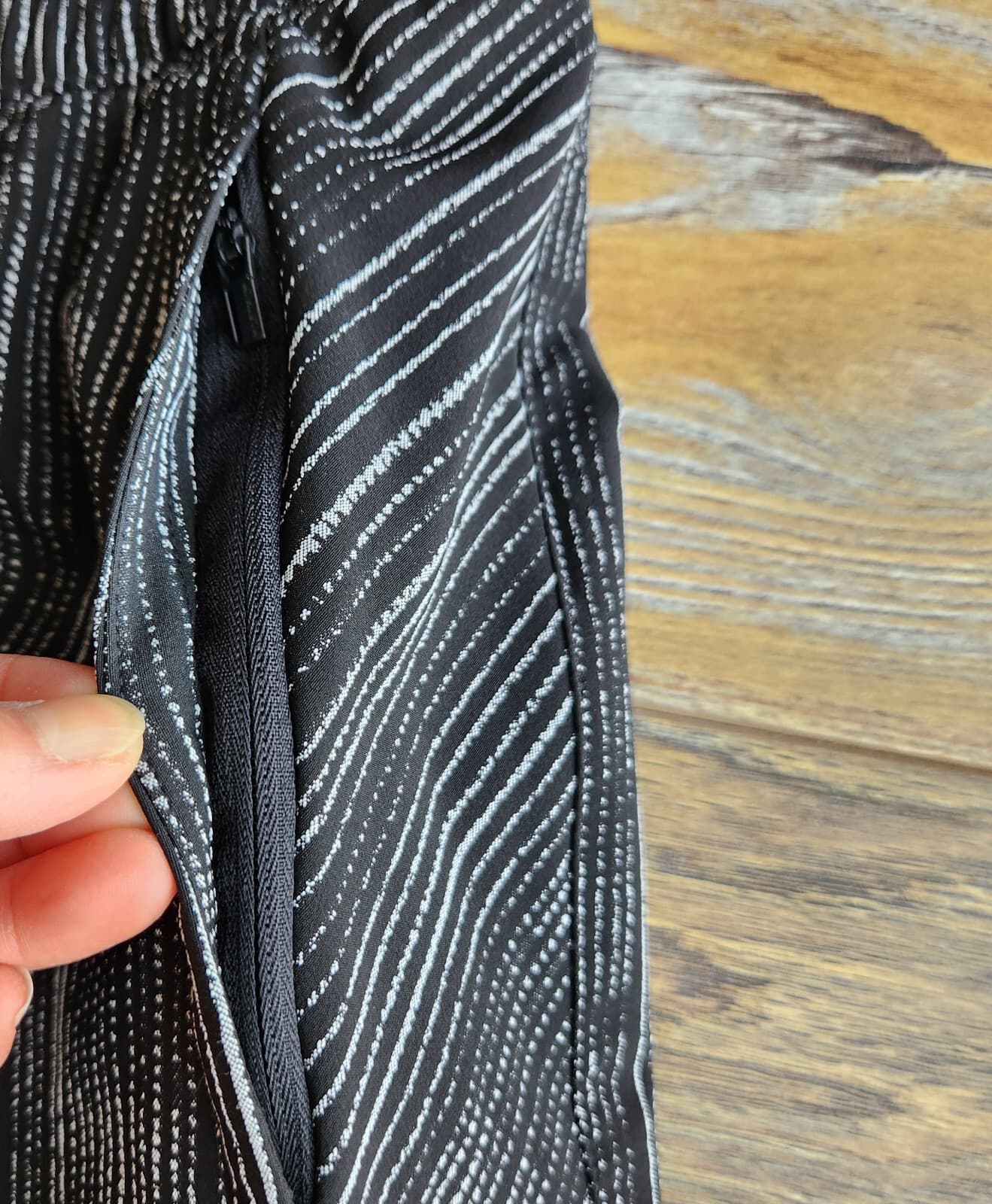 Athleta Arrival High Rise Cropped Pants Pull-On Pocket Amara Stripe Black Sz.22 - Thumbnail 5