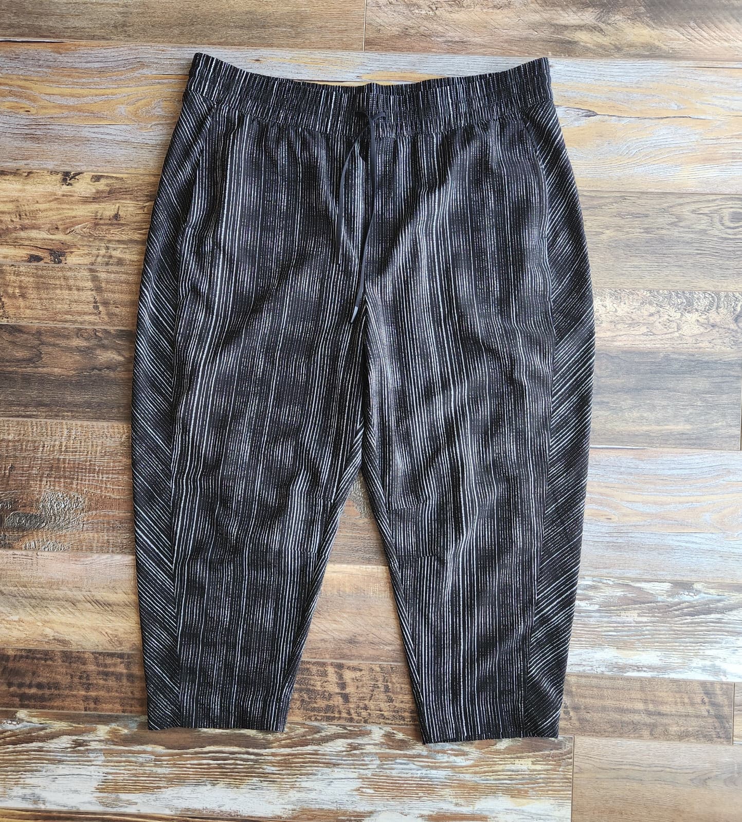 Athleta Arrival High Rise Cropped Pants Pull-On Pocket Amara Stripe Black Sz.22