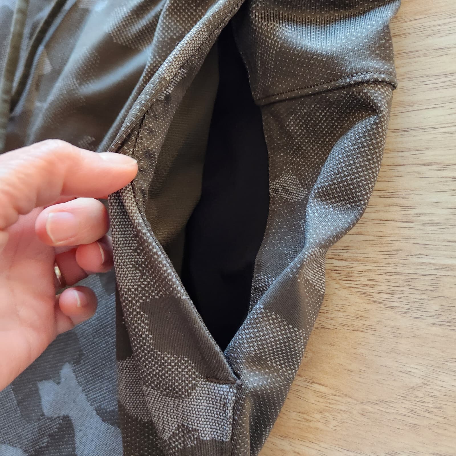 Lululemon T.H.E. Linerless Short 9" Variegated Mesh Camo Max Dark Olive Men's L - Thumbnail 5