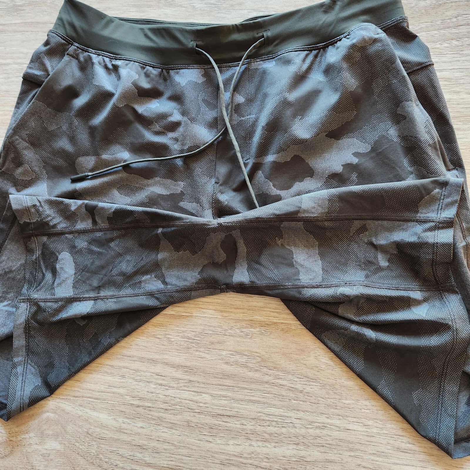 Lululemon T.H.E. Linerless Short 9" Variegated Mesh Camo Max Dark Olive Men's L - Thumbnail 3