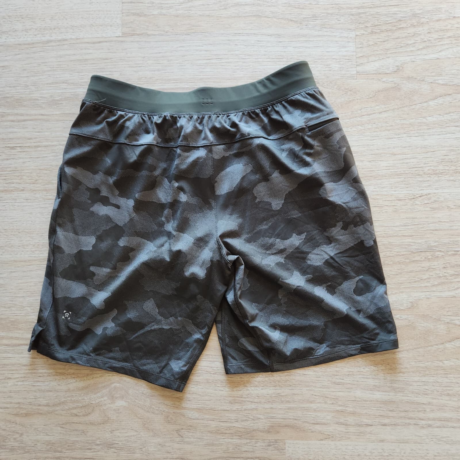 Lululemon T.H.E. Linerless Short 9" Variegated Mesh Camo Max Dark Olive Men's L - Thumbnail 2