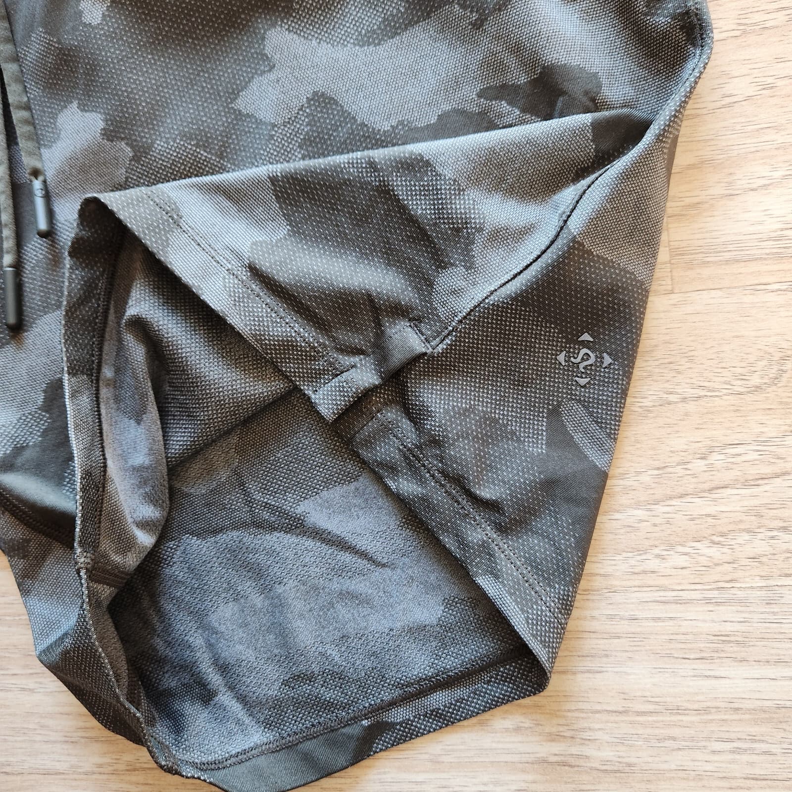 Lululemon T.H.E. Linerless Short 9" Variegated Mesh Camo Max Dark Olive Men's L - Thumbnail 4