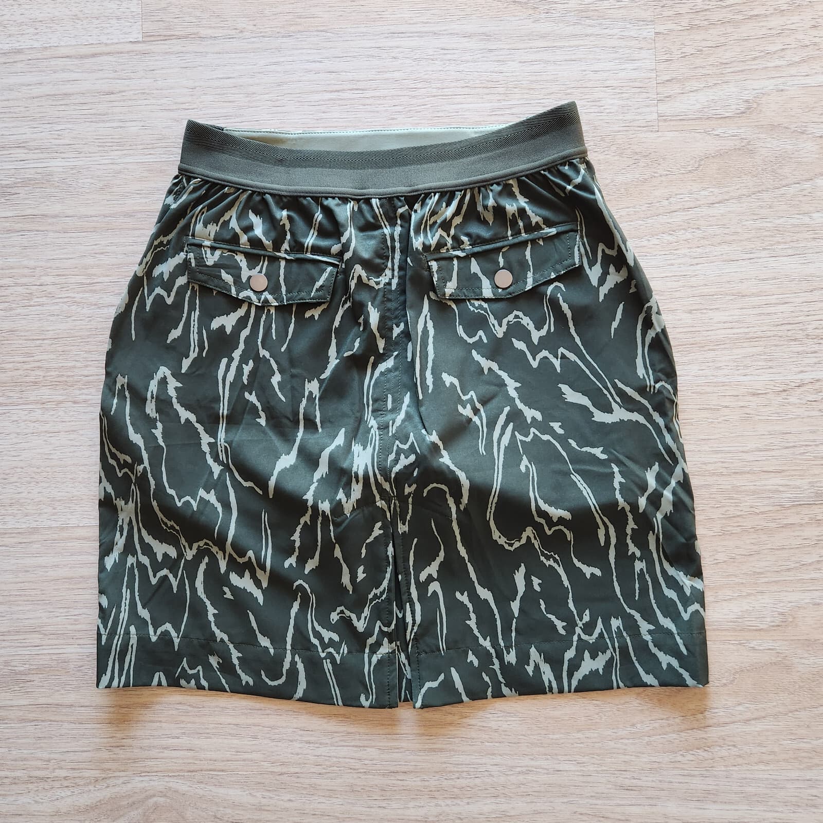 NWT Athleta Vienna Cargo Skort Jupe-Short Semi Fitted Pocket Green Women's 2 $69 - Thumbnail 9