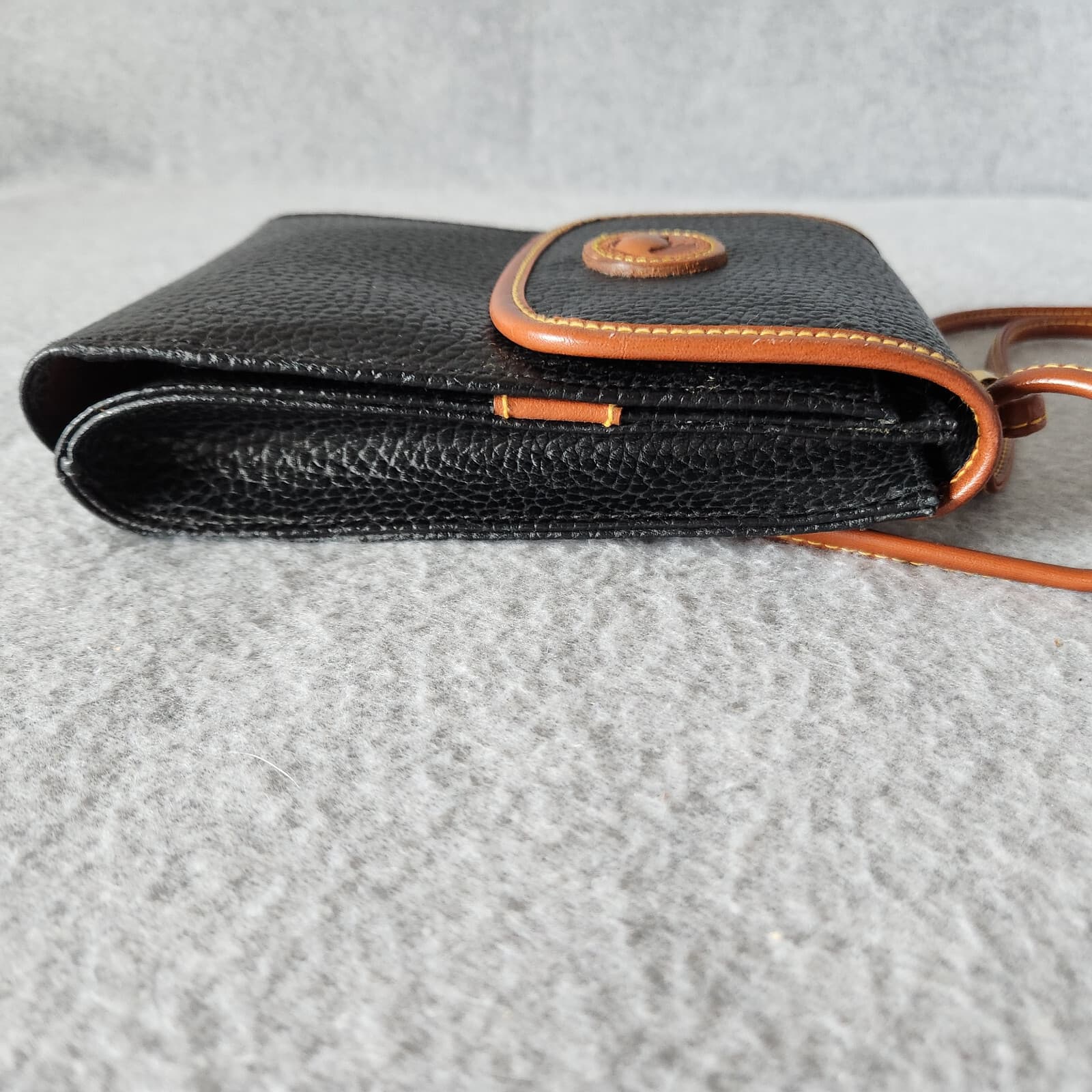 Vintage Dooney&Bourke Black Leather Travel Crossbody Bag Multi-Pocket Card Slot - Thumbnail 5