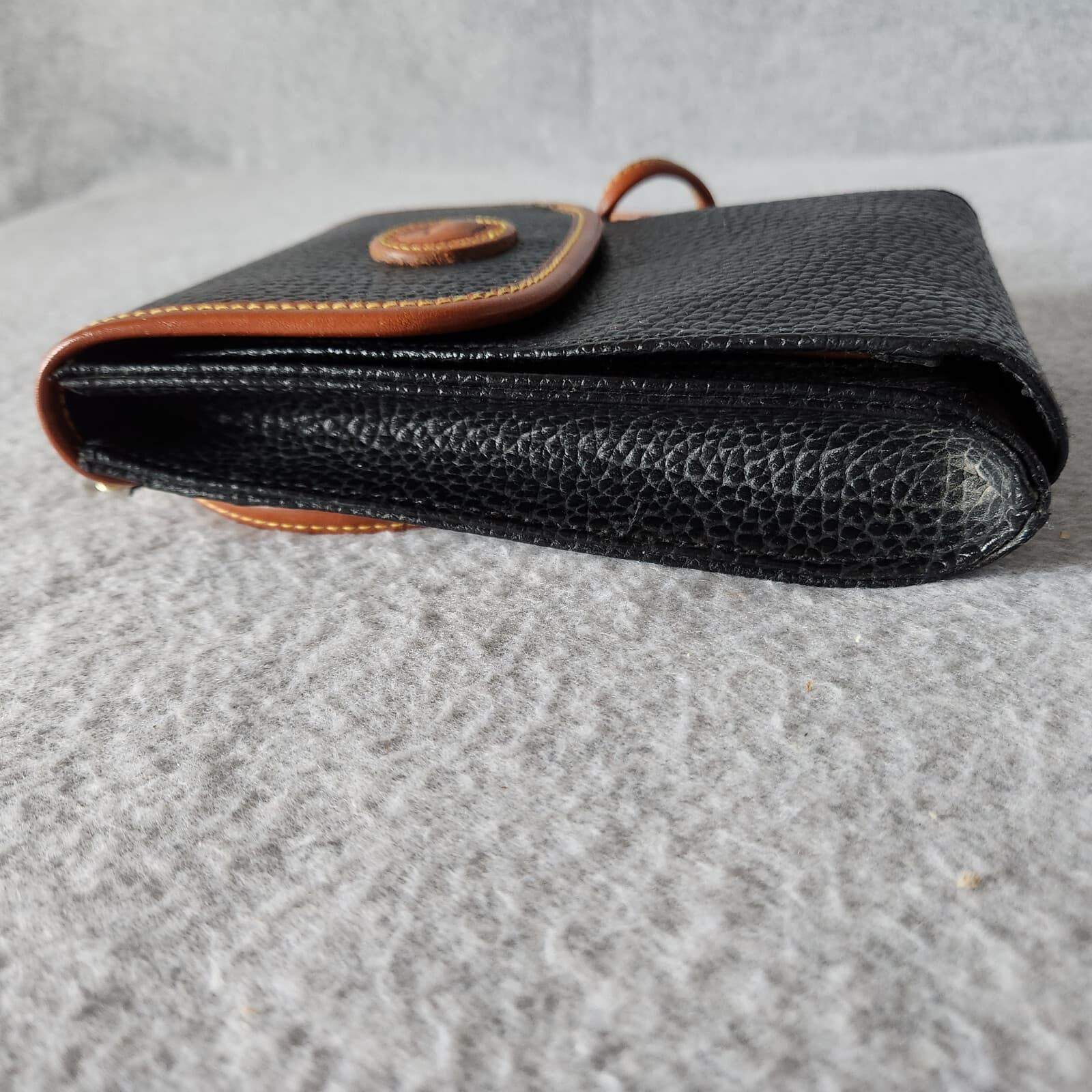 Vintage Dooney&Bourke Black Leather Travel Crossbody Bag Multi-Pocket Card Slot - Thumbnail 3