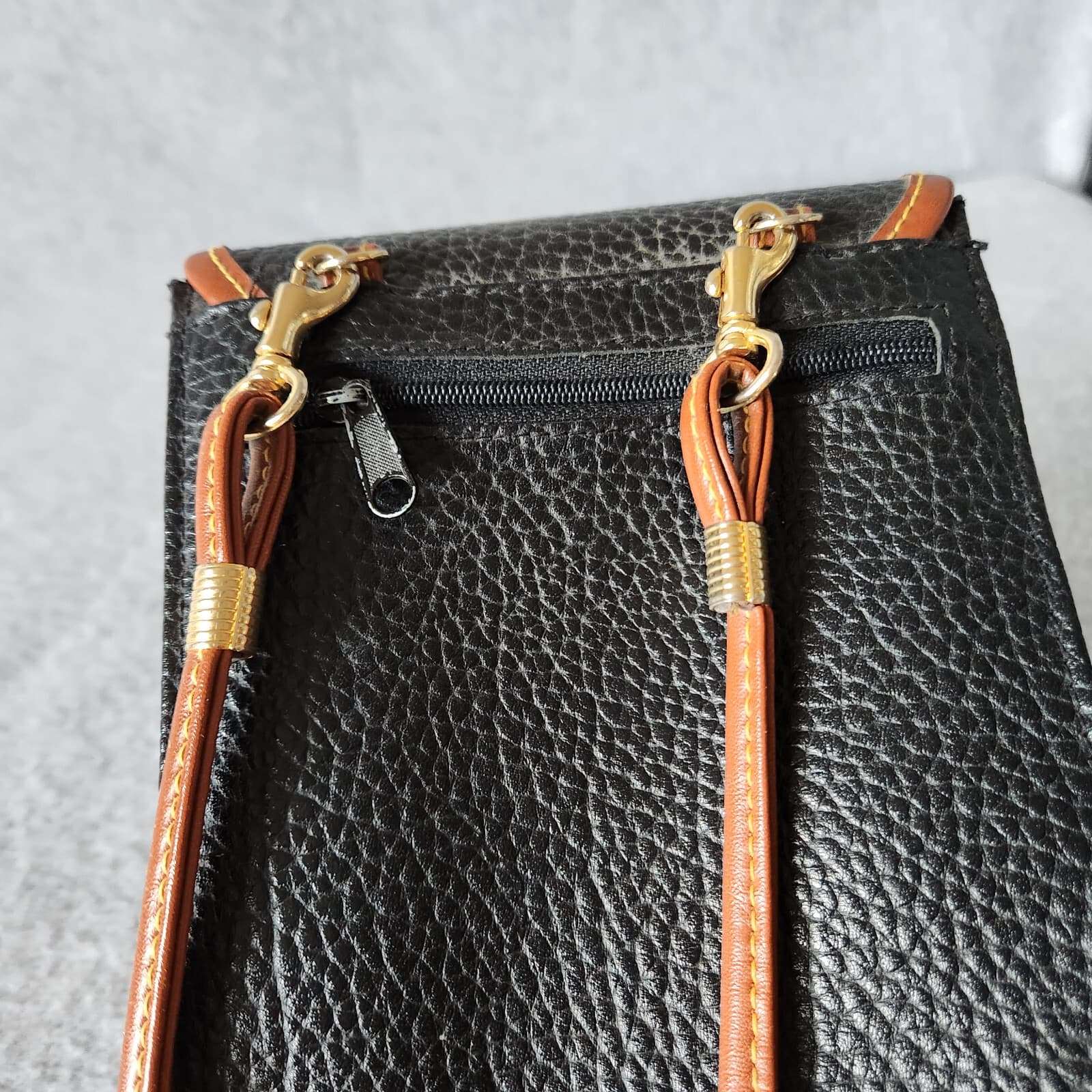 Vintage Dooney&Bourke Black Leather Travel Crossbody Bag Multi-Pocket Card Slot - Thumbnail 13