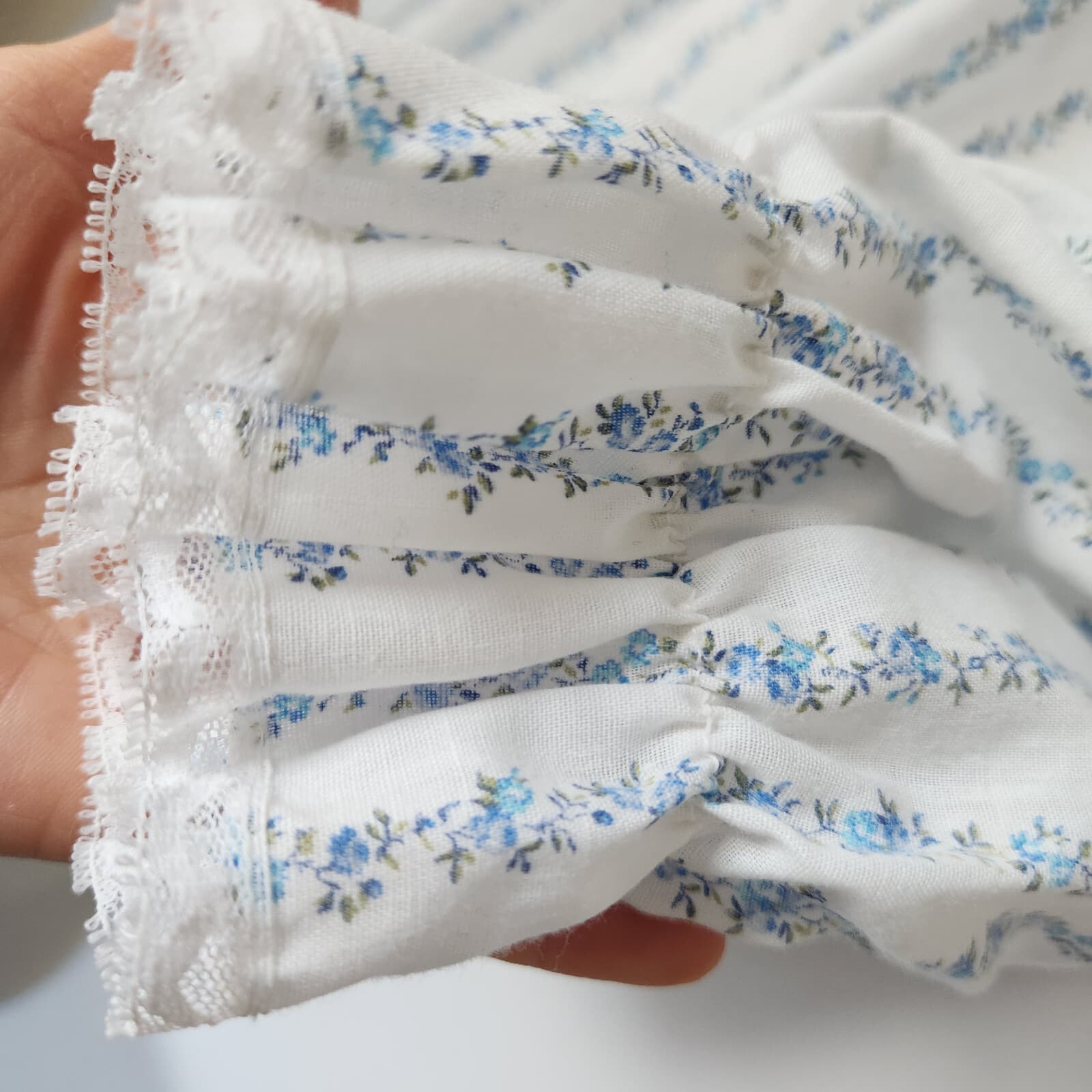 Vintage Night Flowers Lace Trim Pintuck Floral Cottage Nightgown White Bust 46" - Thumbnail 5