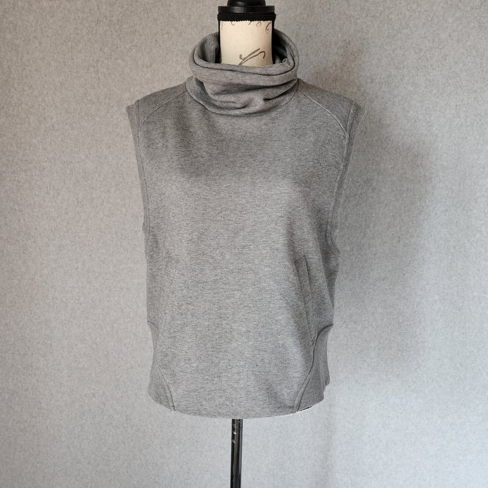 Nike Dri-Fit Dry Versa Funnel-Neck Athletic Vest Sleeveless Pocket Grey Women L - Thumbnail 2
