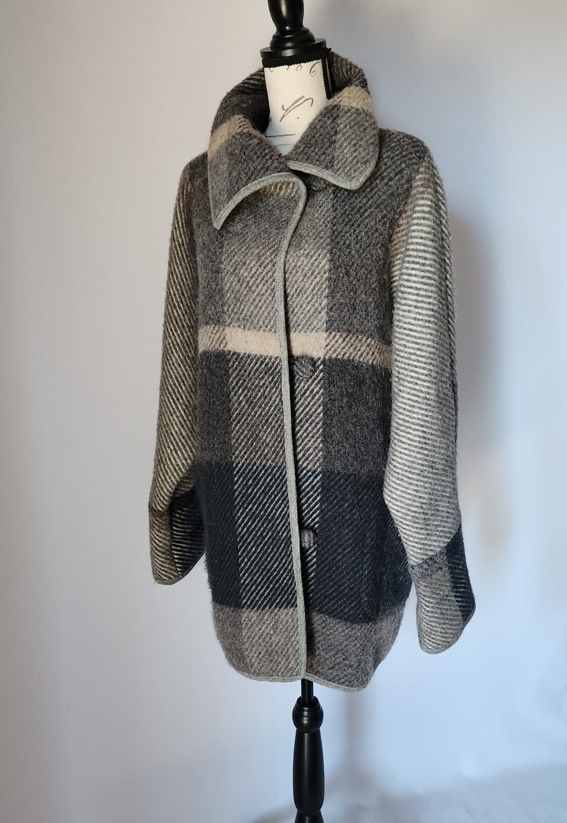 Vintage Riss Modell Norway Pure Wool Over Coat Jacket Pocket Grey Cream One Size