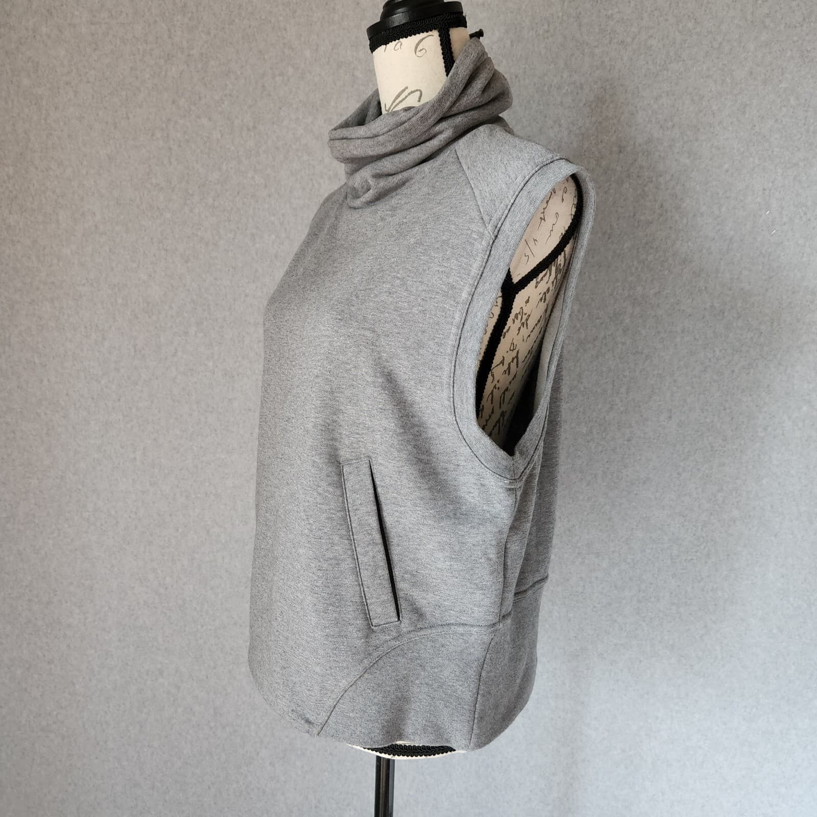 Nike Dri-Fit Dry Versa Funnel-Neck Athletic Vest Sleeveless Pocket Grey Women L - Thumbnail 3