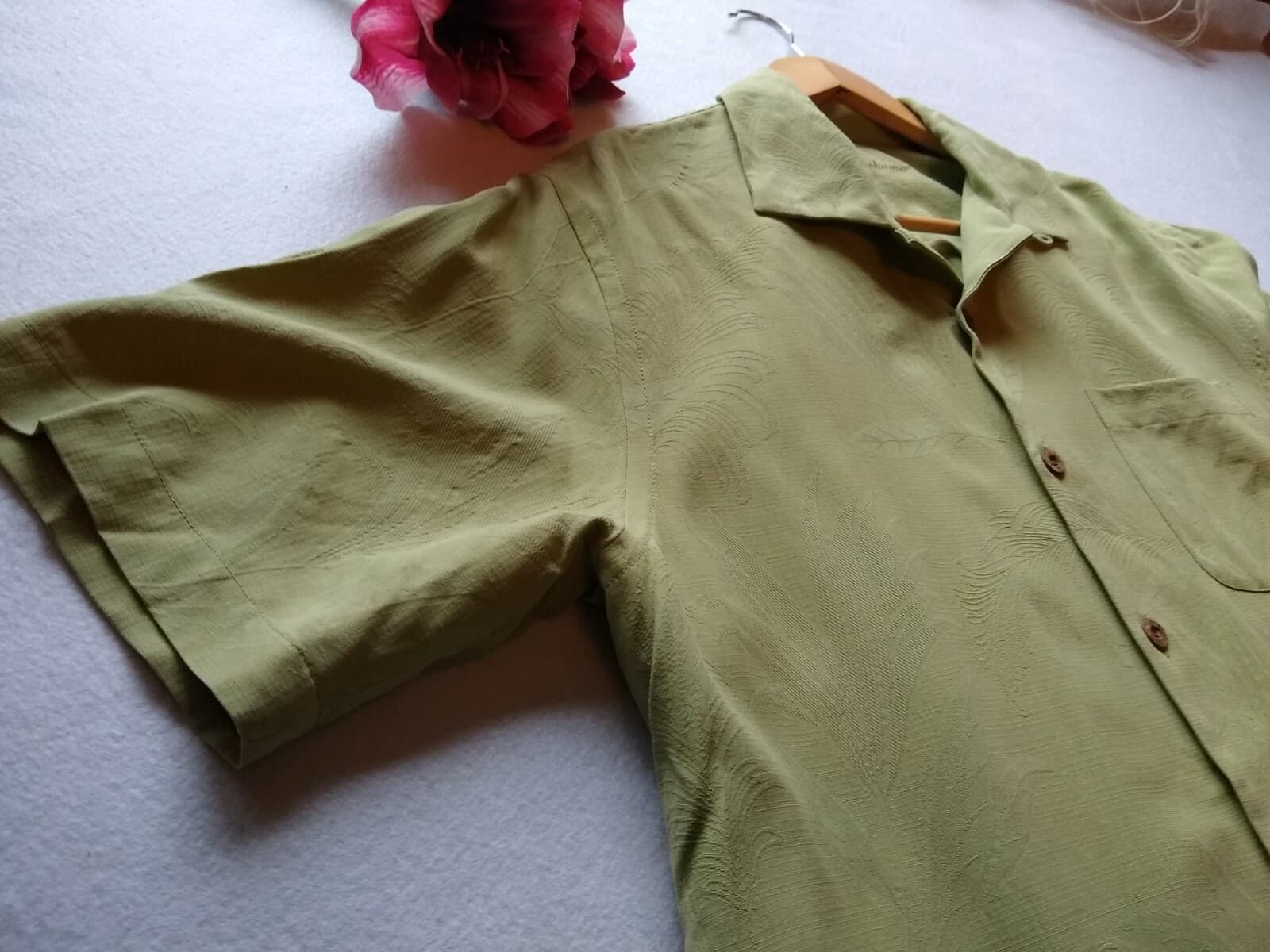 Tommy Bahama 100% Silk Men Hawaii Short Sleeve Shirt Green Wooden Button Sz.M - Thumbnail 6