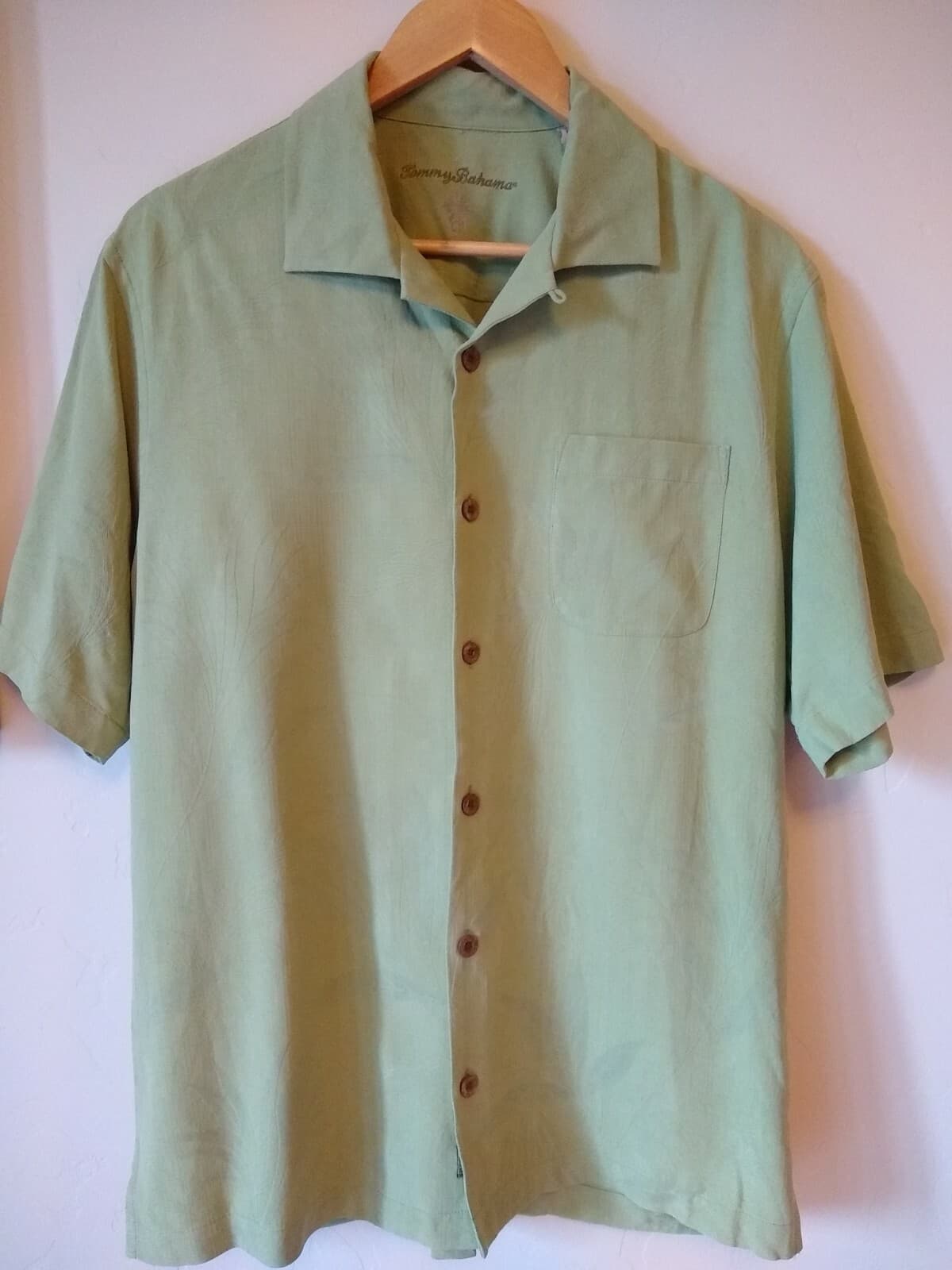 Tommy Bahama 100% Silk Men Hawaii Short Sleeve Shirt Green Wooden Button Sz.M - Thumbnail 2