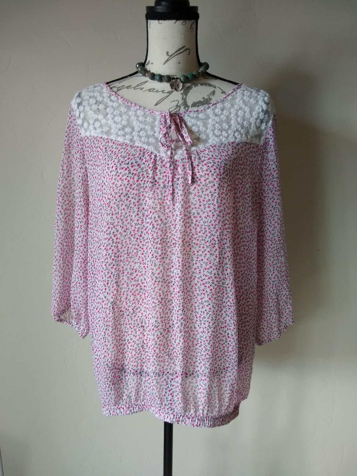 TORRID Sheer Chiffon Embroidered Lace Top Blouse 3/4 Sleeve Floral Pink Sz.0 - Thumbnail 2