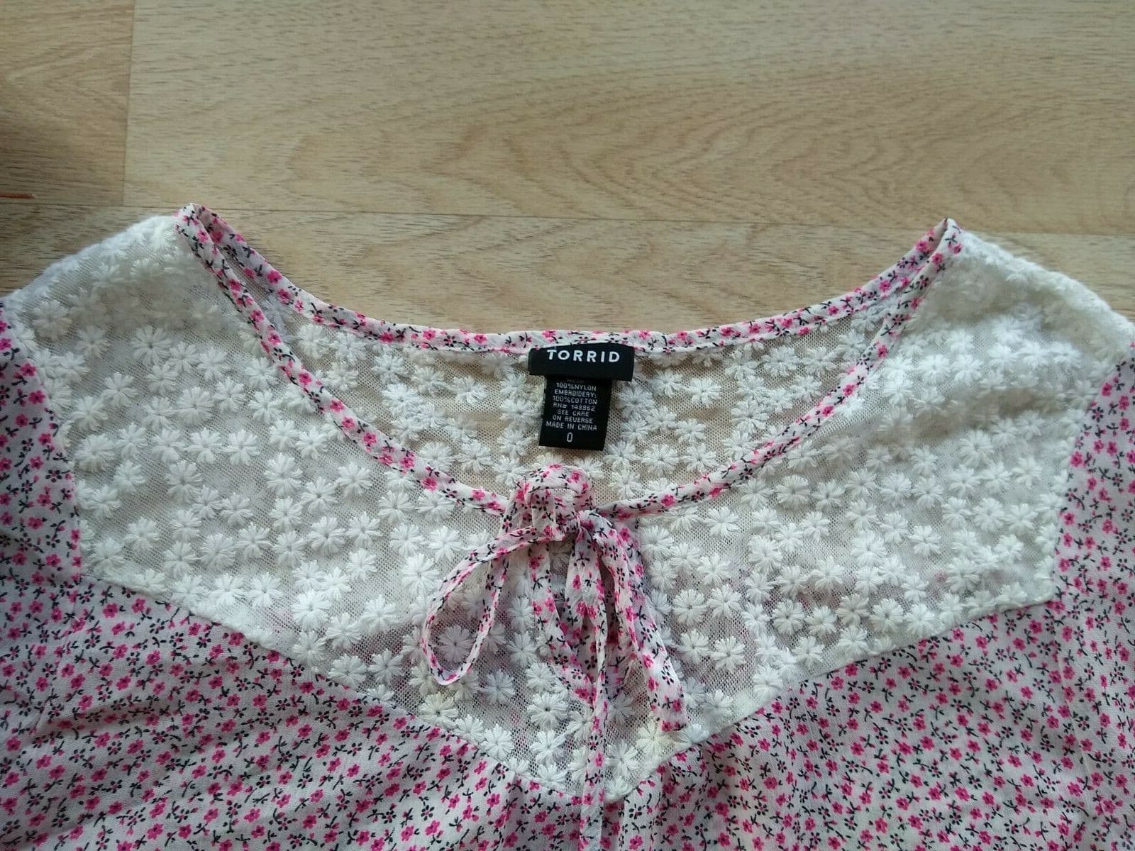 TORRID Sheer Chiffon Embroidered Lace Top Blouse 3/4 Sleeve Floral Pink Sz.0 - Thumbnail 4