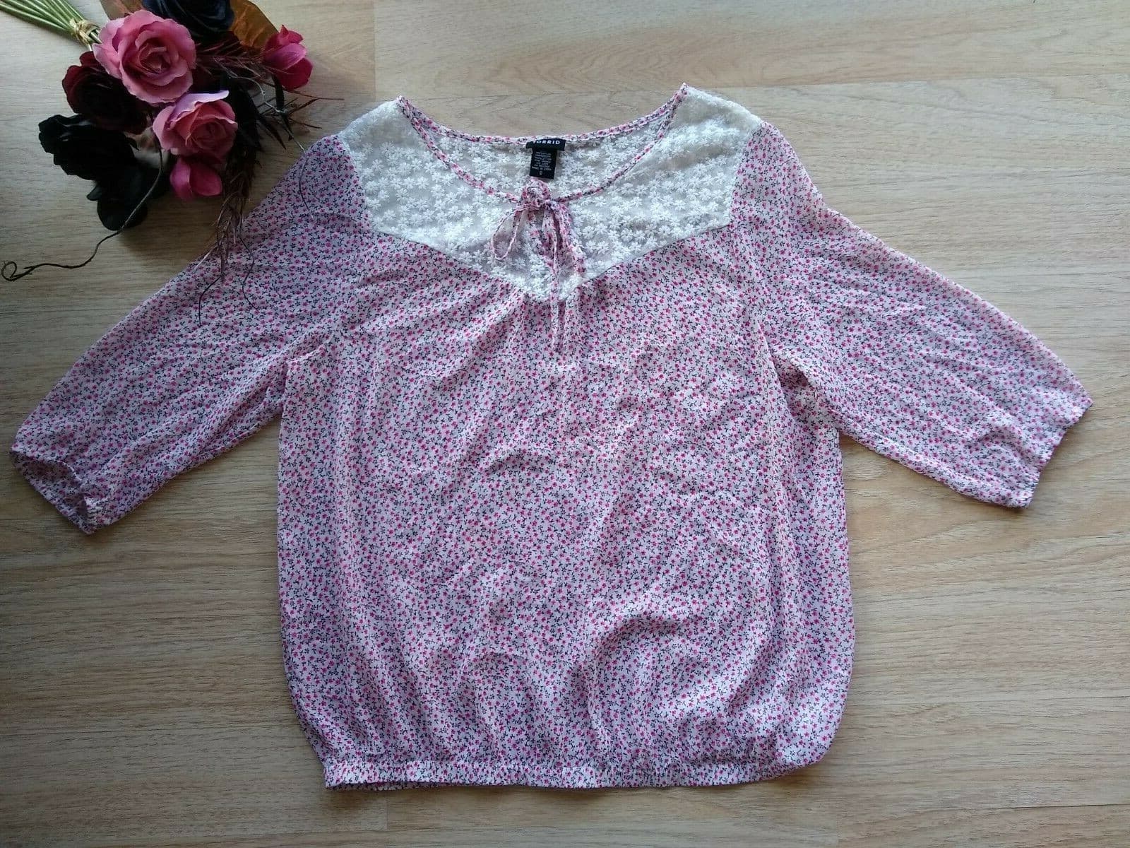TORRID Sheer Chiffon Embroidered Lace Top Blouse 3/4 Sleeve Floral Pink Sz.0 - Thumbnail 3