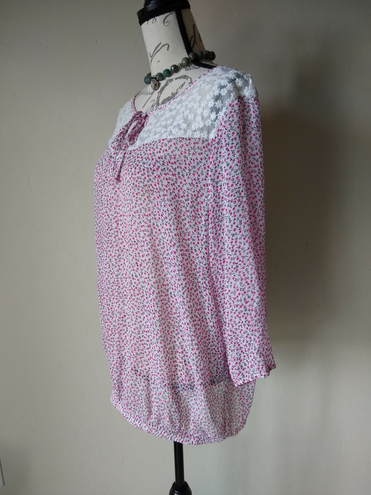 TORRID Sheer Chiffon Embroidered Lace Top Blouse 3/4 Sleeve Floral Pink Sz.0 - Thumbnail 5