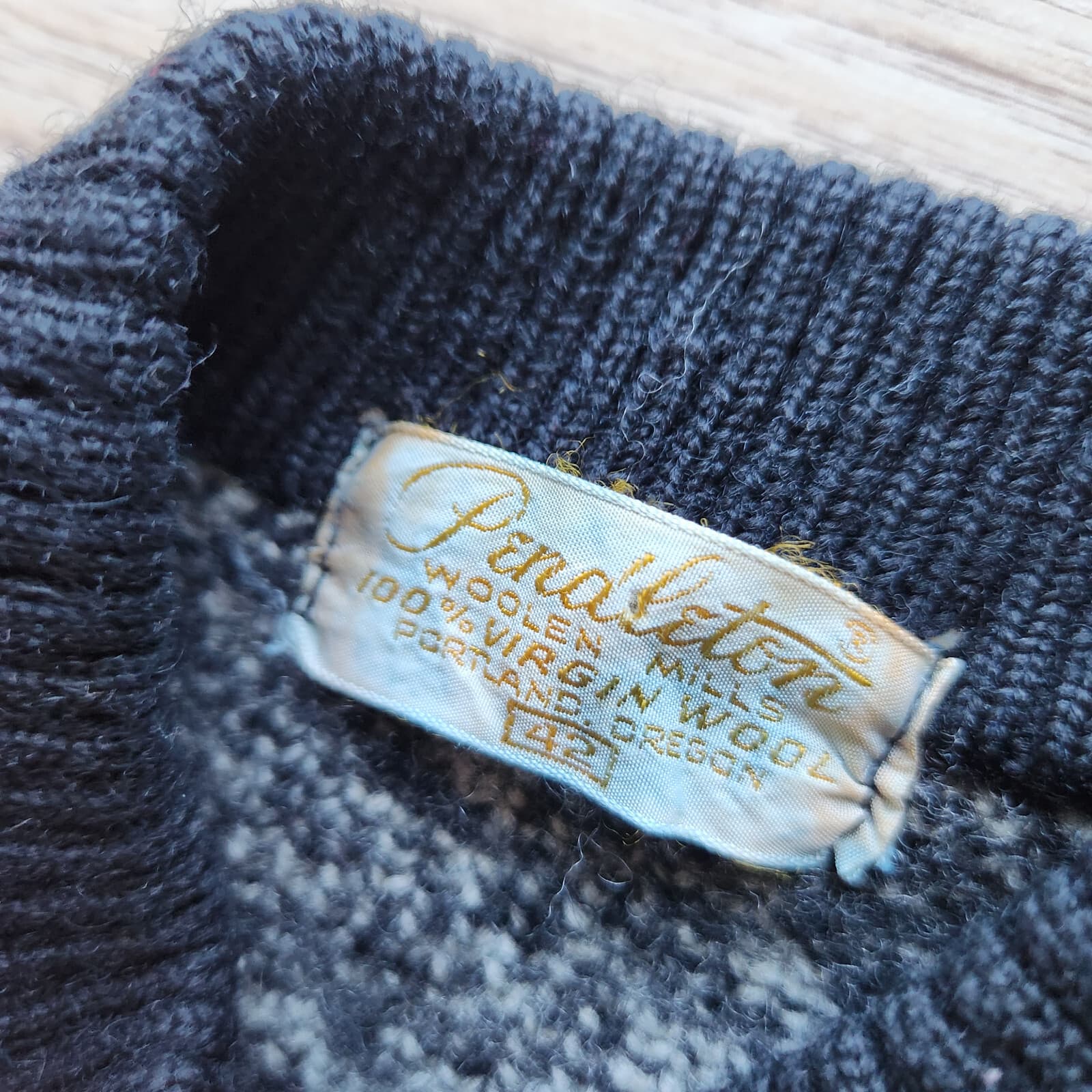 Vintage Pendleton 100% Wool Snowflake Cardigan Button Black Kid's 42 (Chest 38") - Thumbnail 4