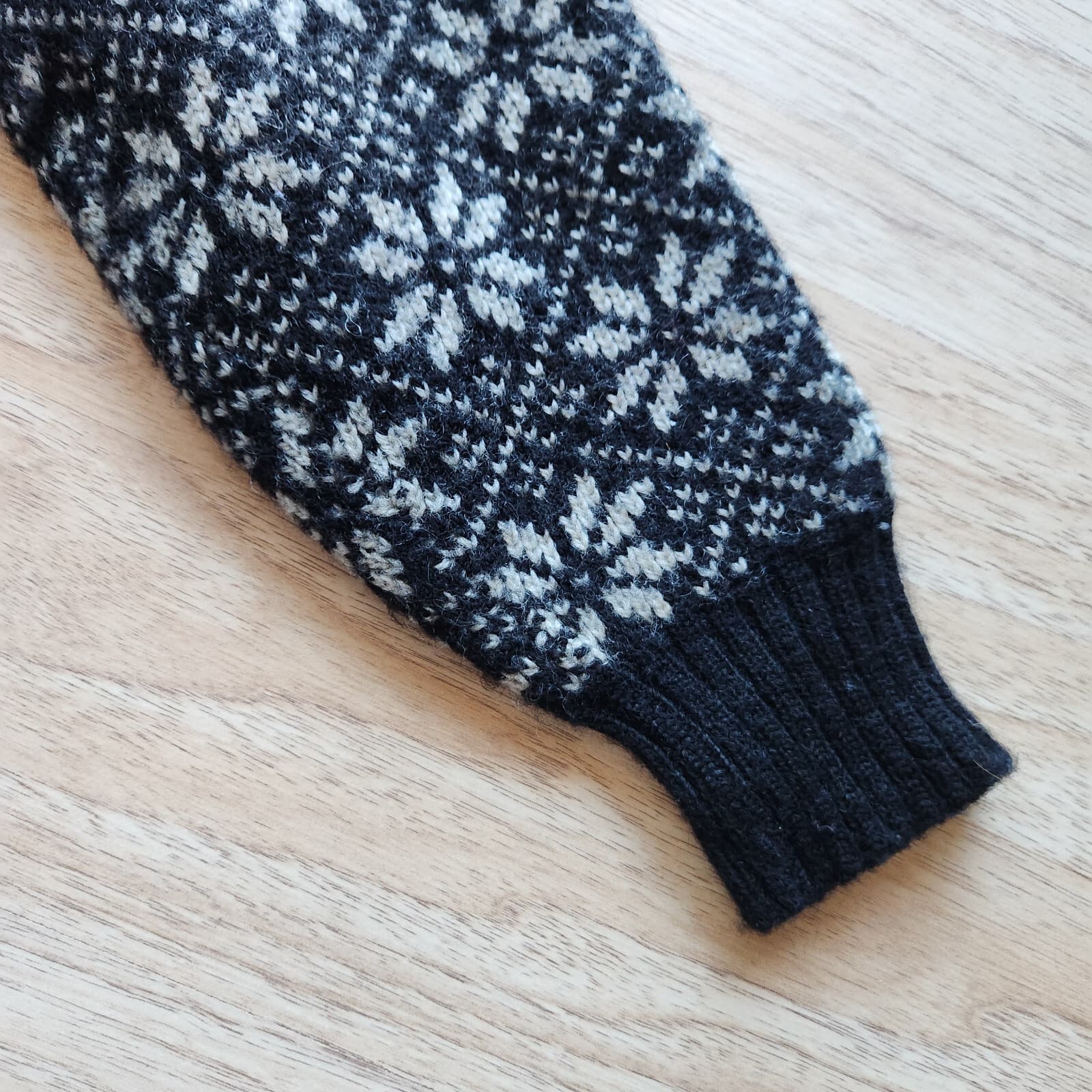 Vintage Pendleton 100% Wool Snowflake Cardigan Button Black Kid's 42 (Chest 38") - Thumbnail 2