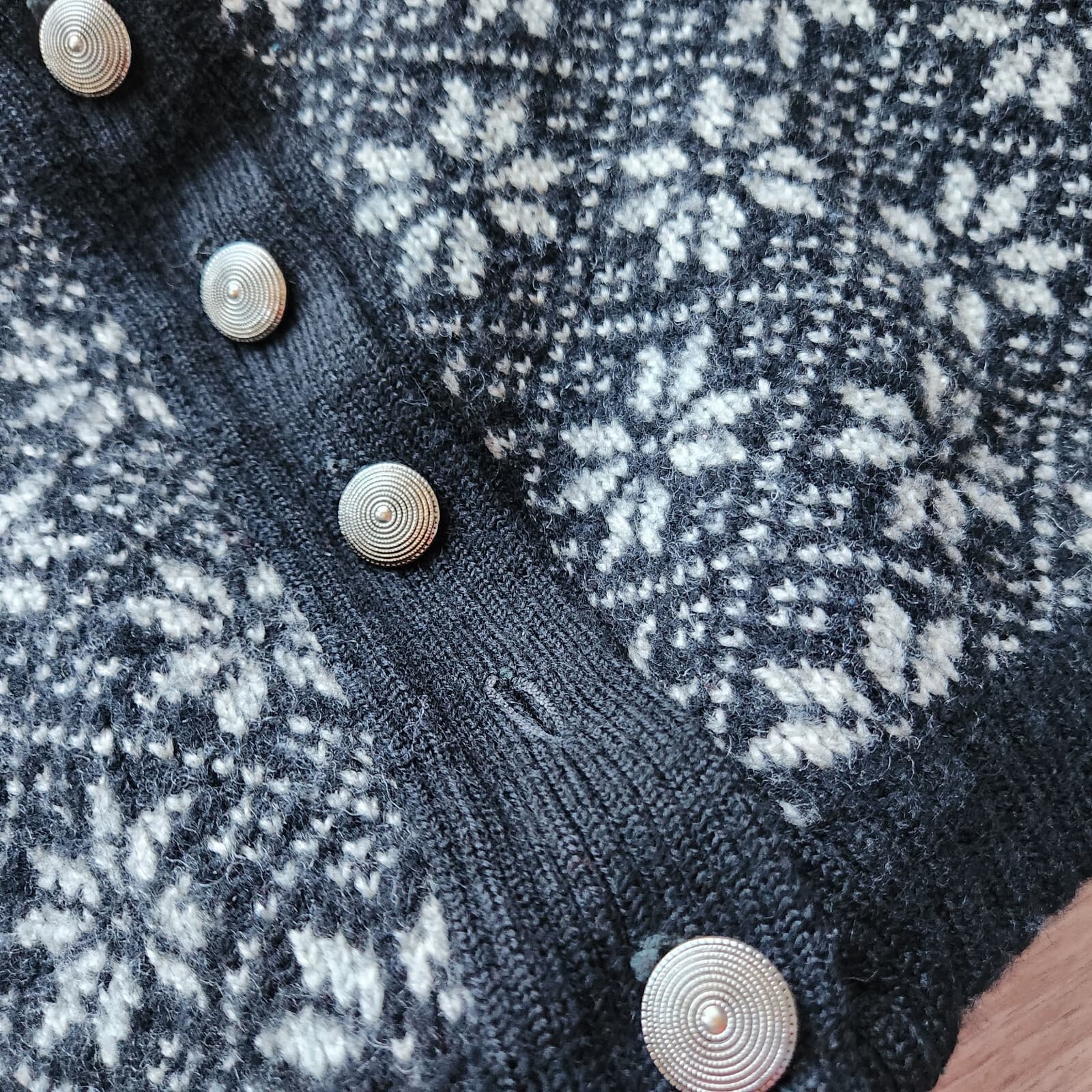 Vintage Pendleton 100% Wool Snowflake Cardigan Button Black Kid's 42 (Chest 38") - Thumbnail 3
