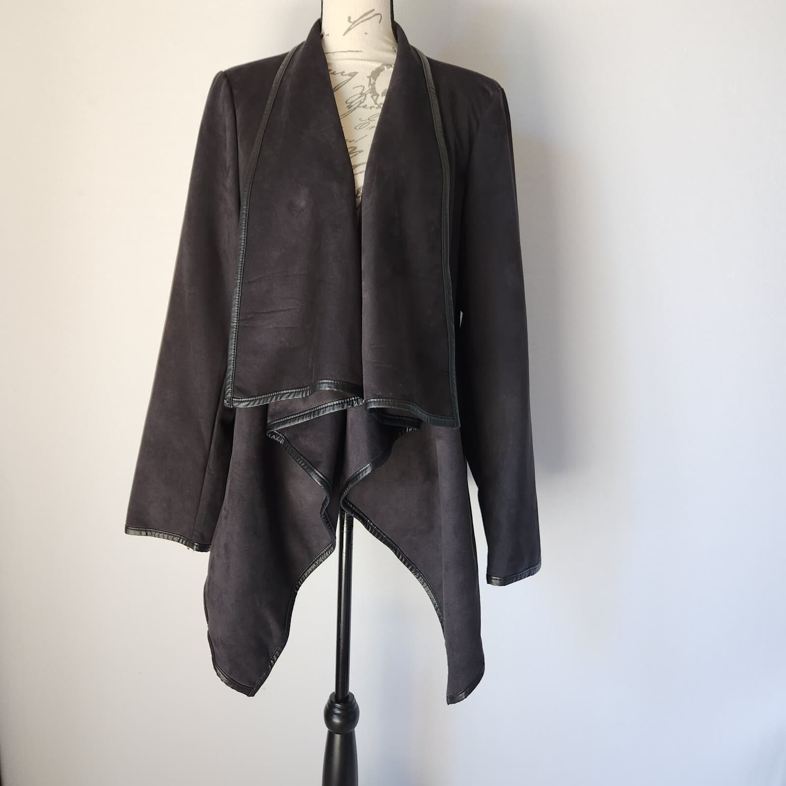 IMAN Faux Suede Drap Open Jacket Cuff-Zipper Asymmetric Hem Stretch Black Sz.1X - Thumbnail 4