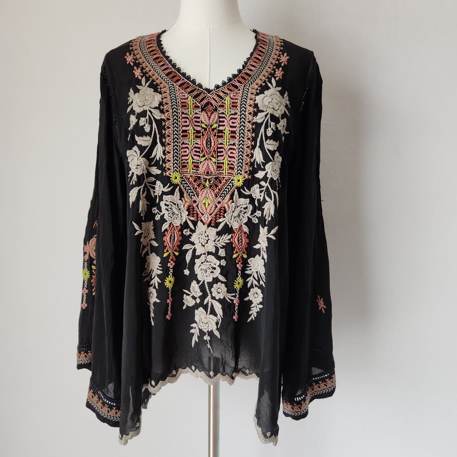 Johnny Was Embroidered Floral Long Pintuck Bell-Sleeve Blouse Black Cupra Sz.S