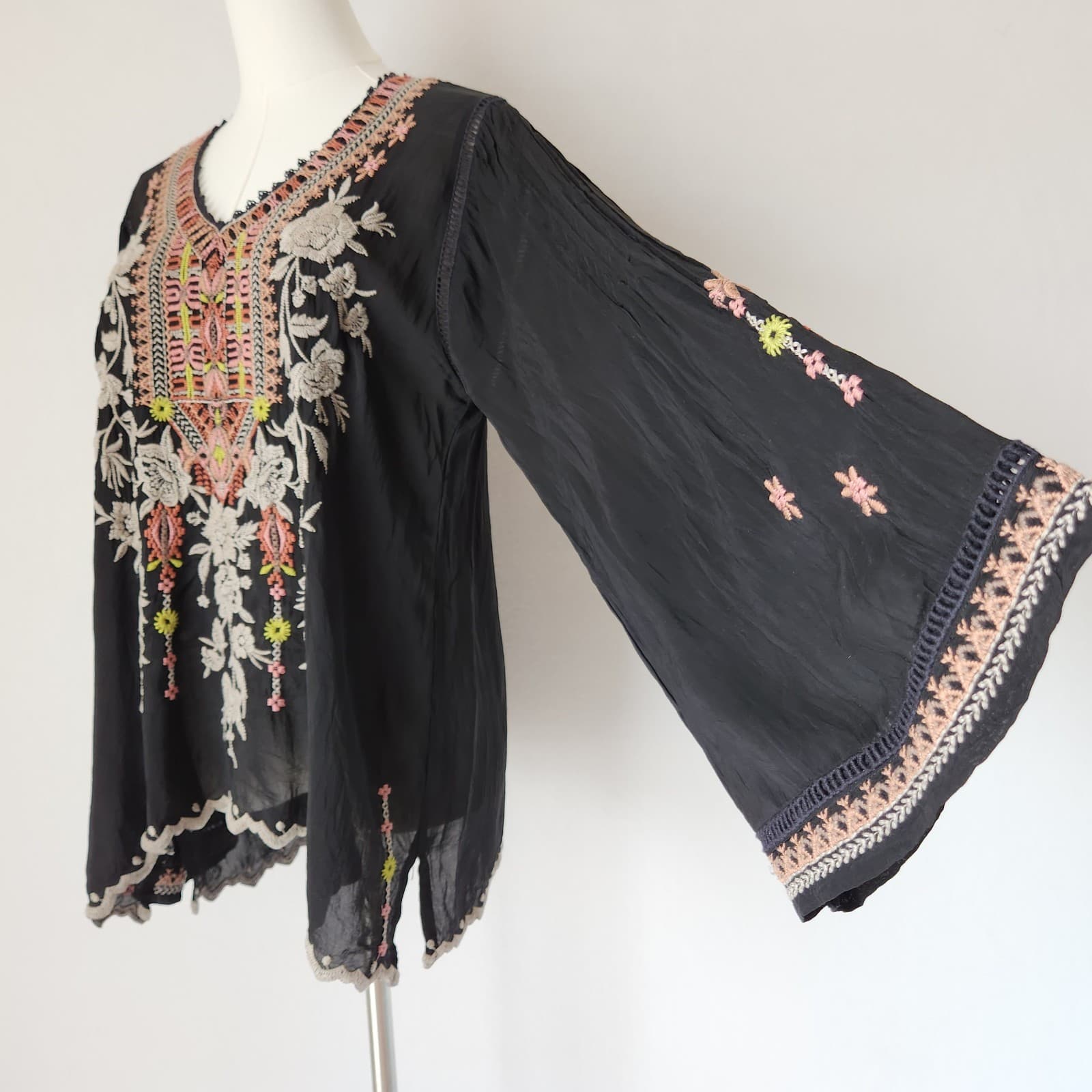 Johnny Was Embroidered Floral Long Pintuck Bell-Sleeve Blouse Black Cupra Sz.S - Thumbnail 2
