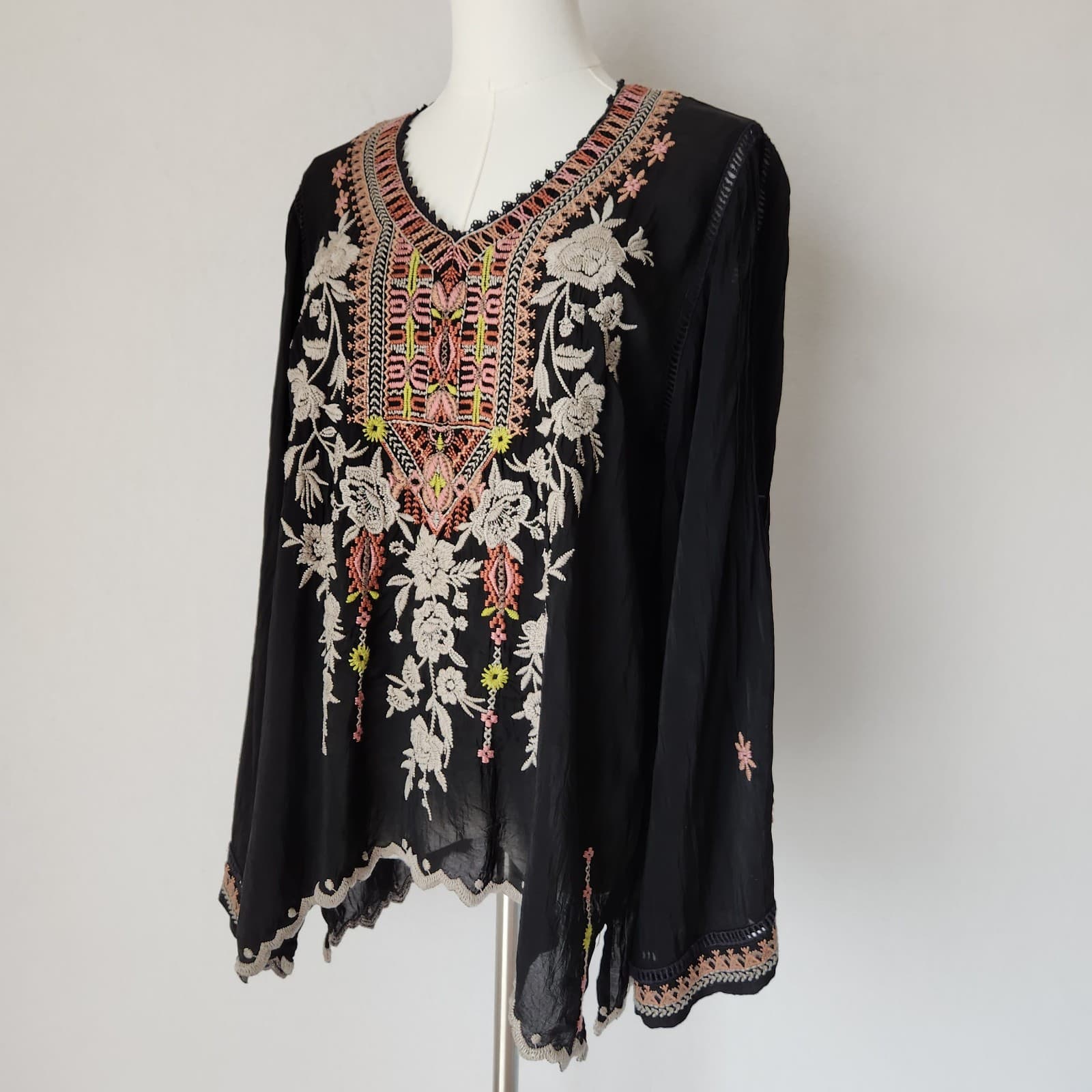 Johnny Was Embroidered Floral Long Pintuck Bell-Sleeve Blouse Black Cupra Sz.S - Thumbnail 4