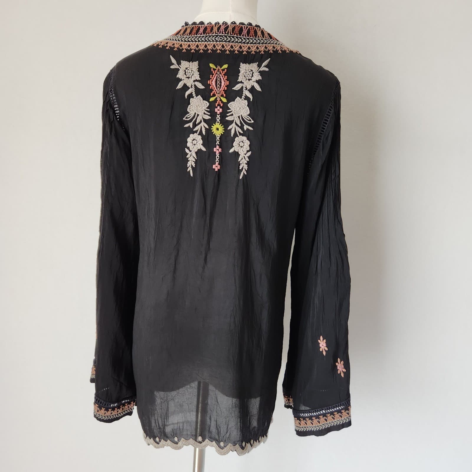 Johnny Was Embroidered Floral Long Pintuck Bell-Sleeve Blouse Black Cupra Sz.S - Thumbnail 8