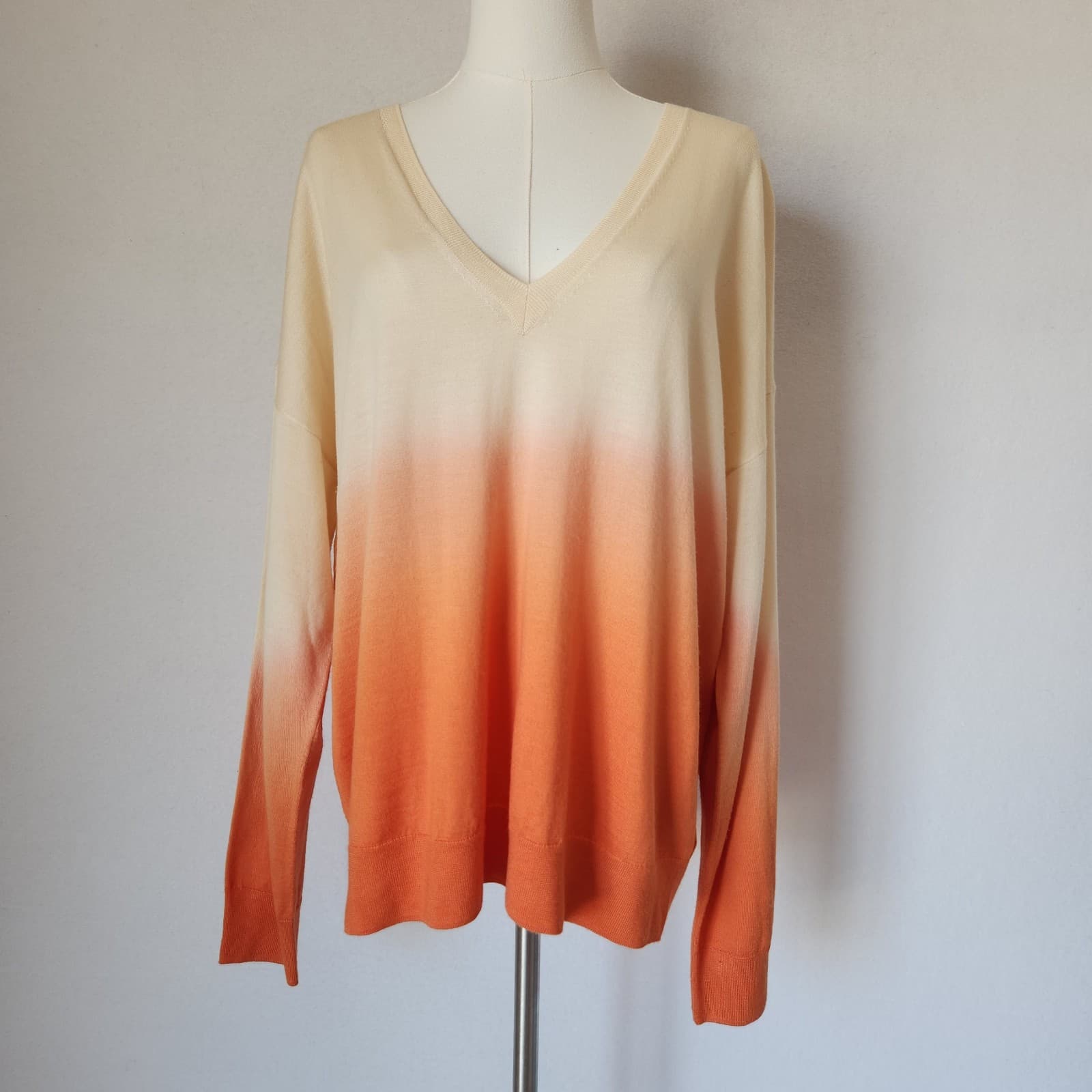 ST. JOHN Wool Silk Blend Ombre Dip Dye V-Neck Tunic Sweater Orange Women's XL