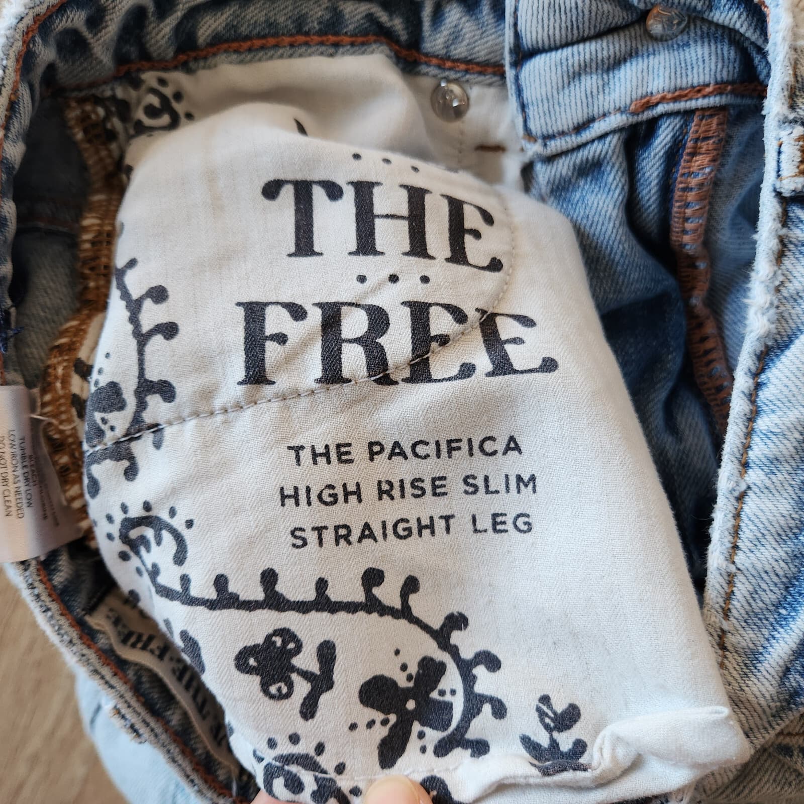 We The Free Pacifica High Rise Slim Straight-Leg Jeans Light Washed Blue Sz.24 - Thumbnail 10