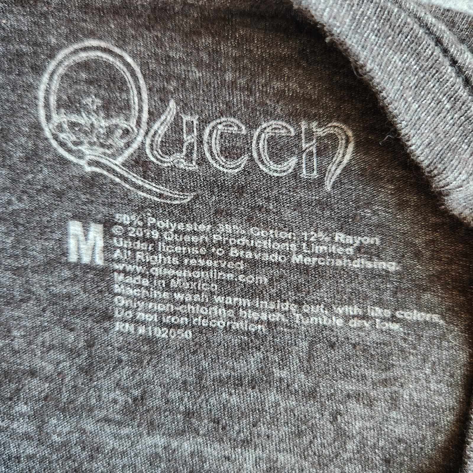 Queen Crest Gradient Logo Graphic T-Shirt Short Sleeve Crewneck Black-Grey Men M - Thumbnail 4