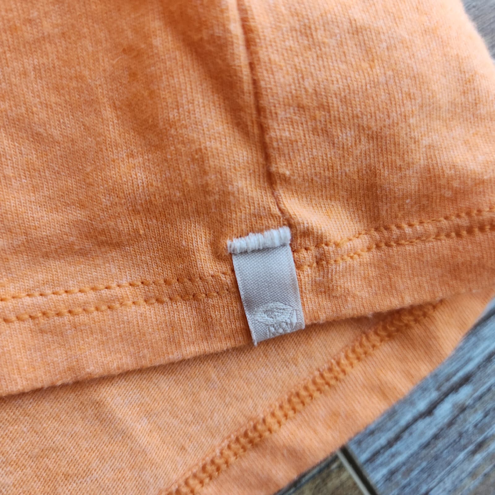 Mountain Hardwear Deer Graphic V-Neck T-Shirt Long Sleeve Orange Women's XL - Thumbnail 6