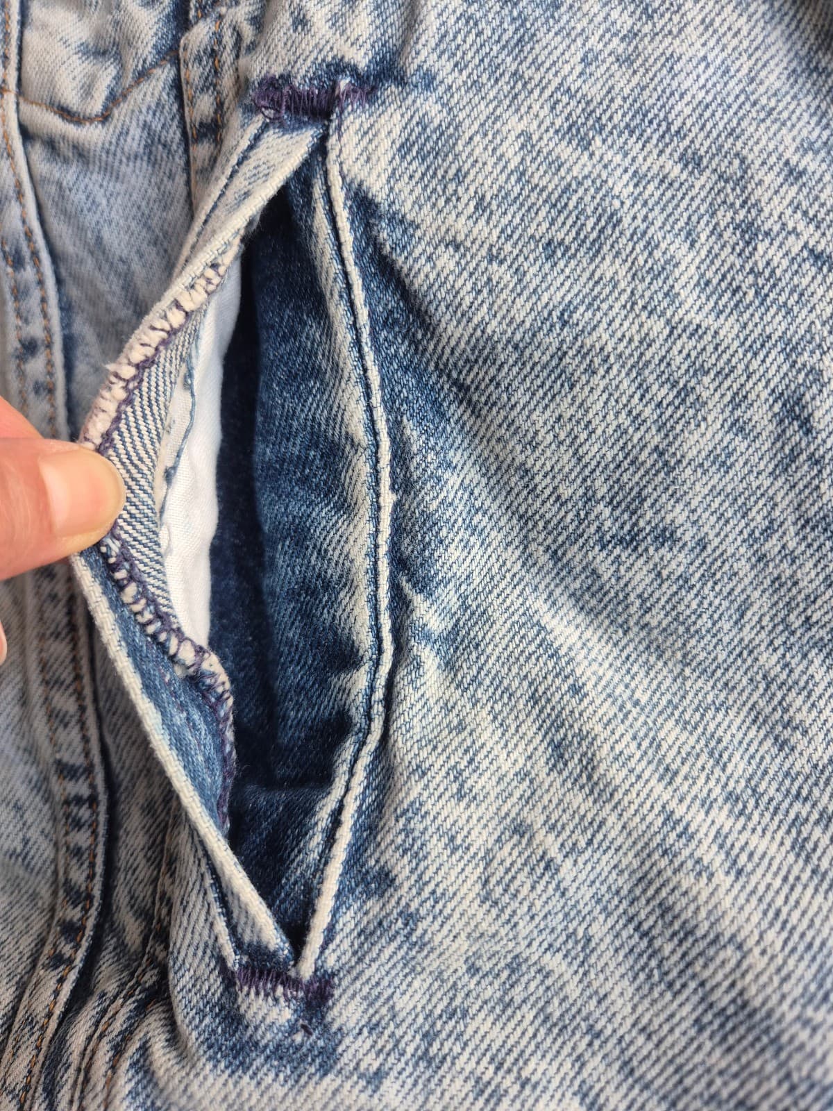 Vintage'80s Levi's 70507-0219 Made in USA Stonewashed Denim Trucker Jacket Men M - Thumbnail 9