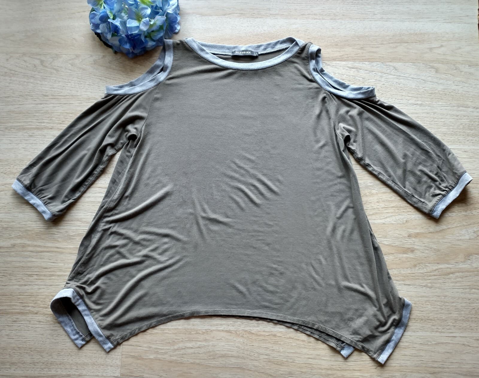 ALEMBIKA Knit Top Cold Shoulder 3/4 Sleeve Boat Neck Hi-Lo Green Gray Women Sz.4 - Thumbnail 3