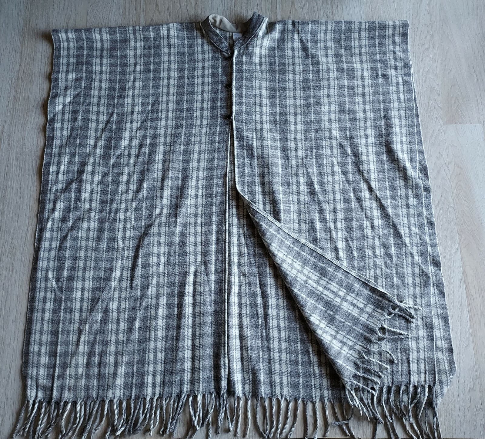 MOLINA Wool Poncho Button Fringe Grey Cream Plaid Women Oversize Made in Mexico - Thumbnail 4