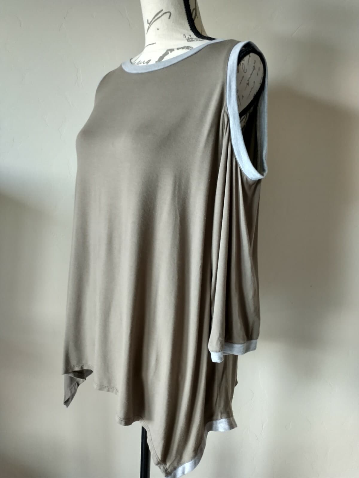 ALEMBIKA Knit Top Cold Shoulder 3/4 Sleeve Boat Neck Hi-Lo Green Gray Women Sz.4 - Thumbnail 2