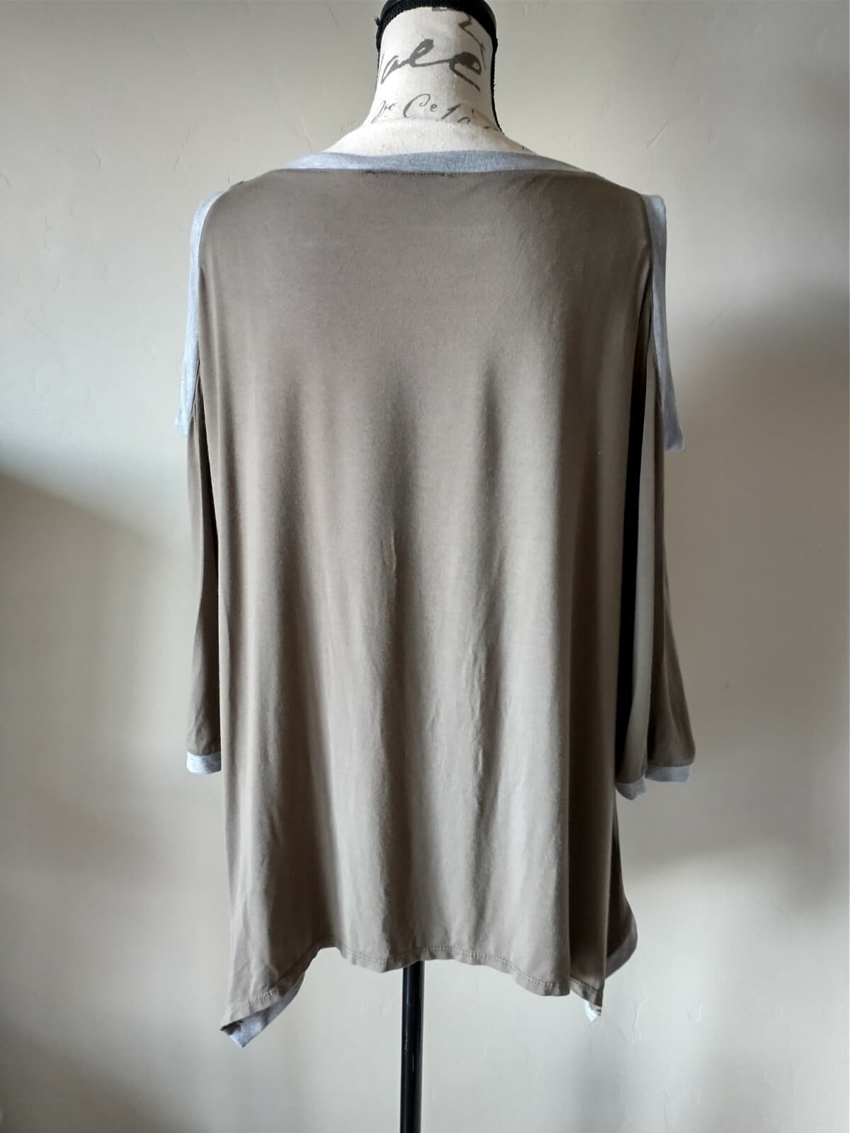 ALEMBIKA Knit Top Cold Shoulder 3/4 Sleeve Boat Neck Hi-Lo Green Gray Women Sz.4 - Thumbnail 4