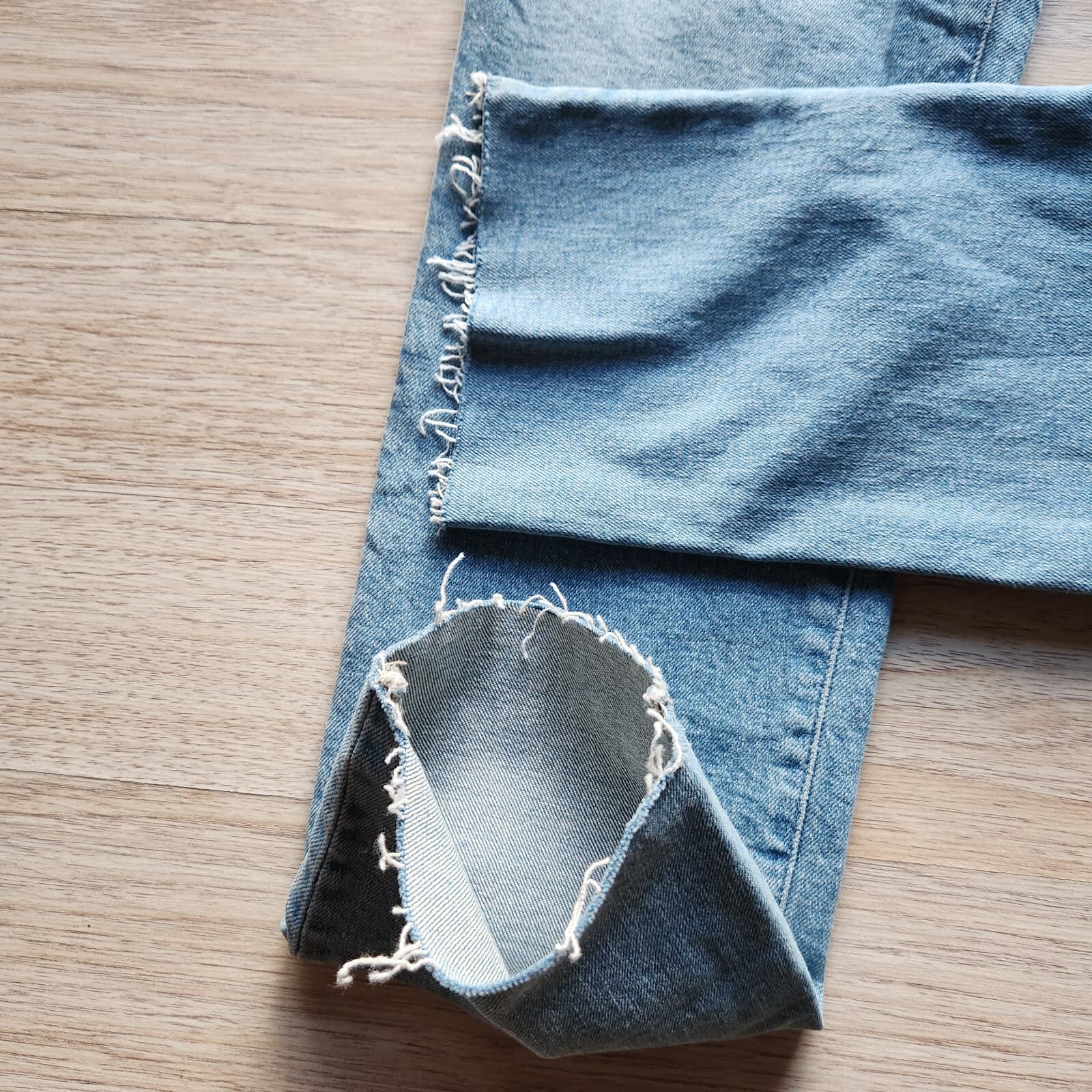 NWT Madewell $128 The Perfect Vintage Mom Jean in Ellicott Wash Raw Hem Sz.26 - Thumbnail 7