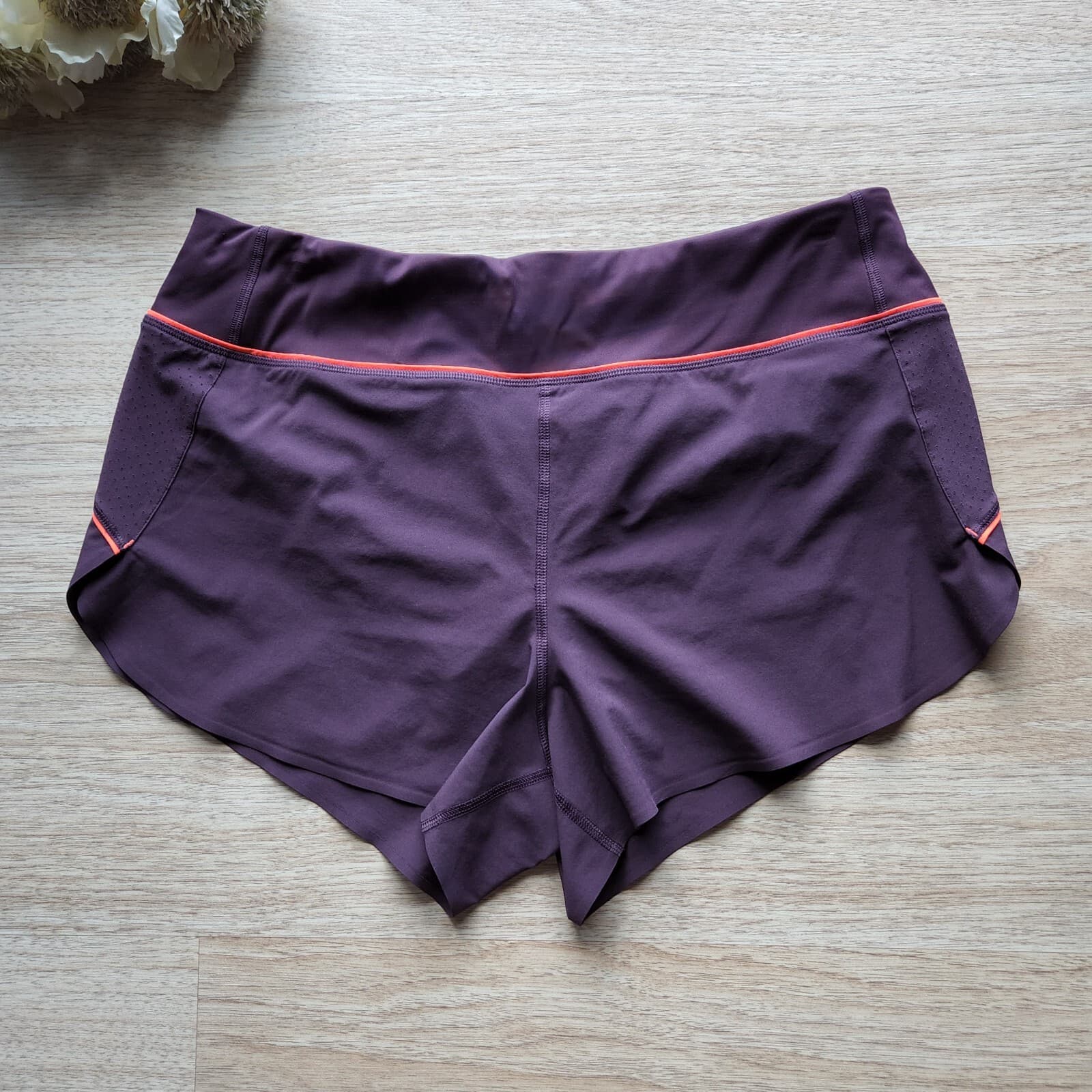 Athleta Run With It Piping Shorts Zip-Pocket Drawstring Purple Women Sz.L - Thumbnail 2