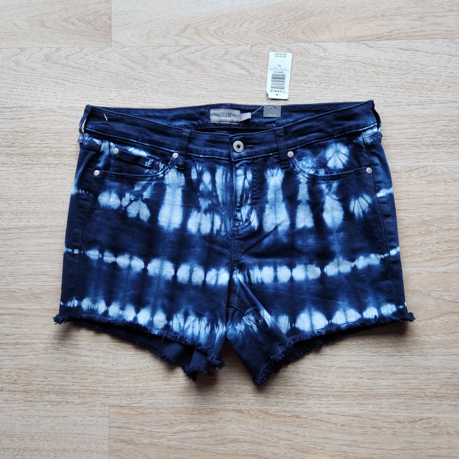 NWT Torrid Mid Rise 5" Shorts Indigo Tie Dye Stretch Blue Women Plus Size 16 $50 - Thumbnail 2