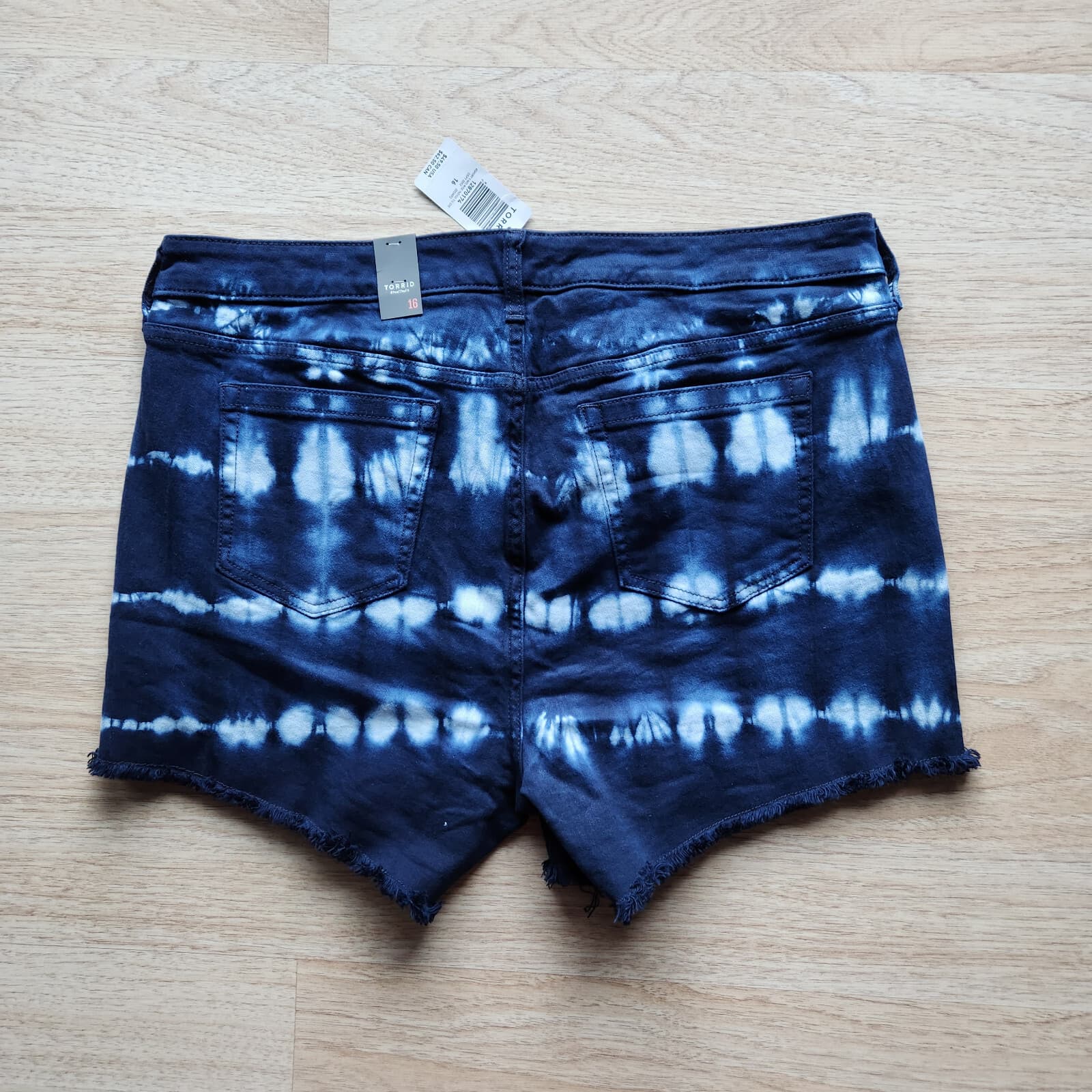 NWT Torrid Mid Rise 5" Shorts Indigo Tie Dye Stretch Blue Women Plus Size 16 $50 - Thumbnail 5