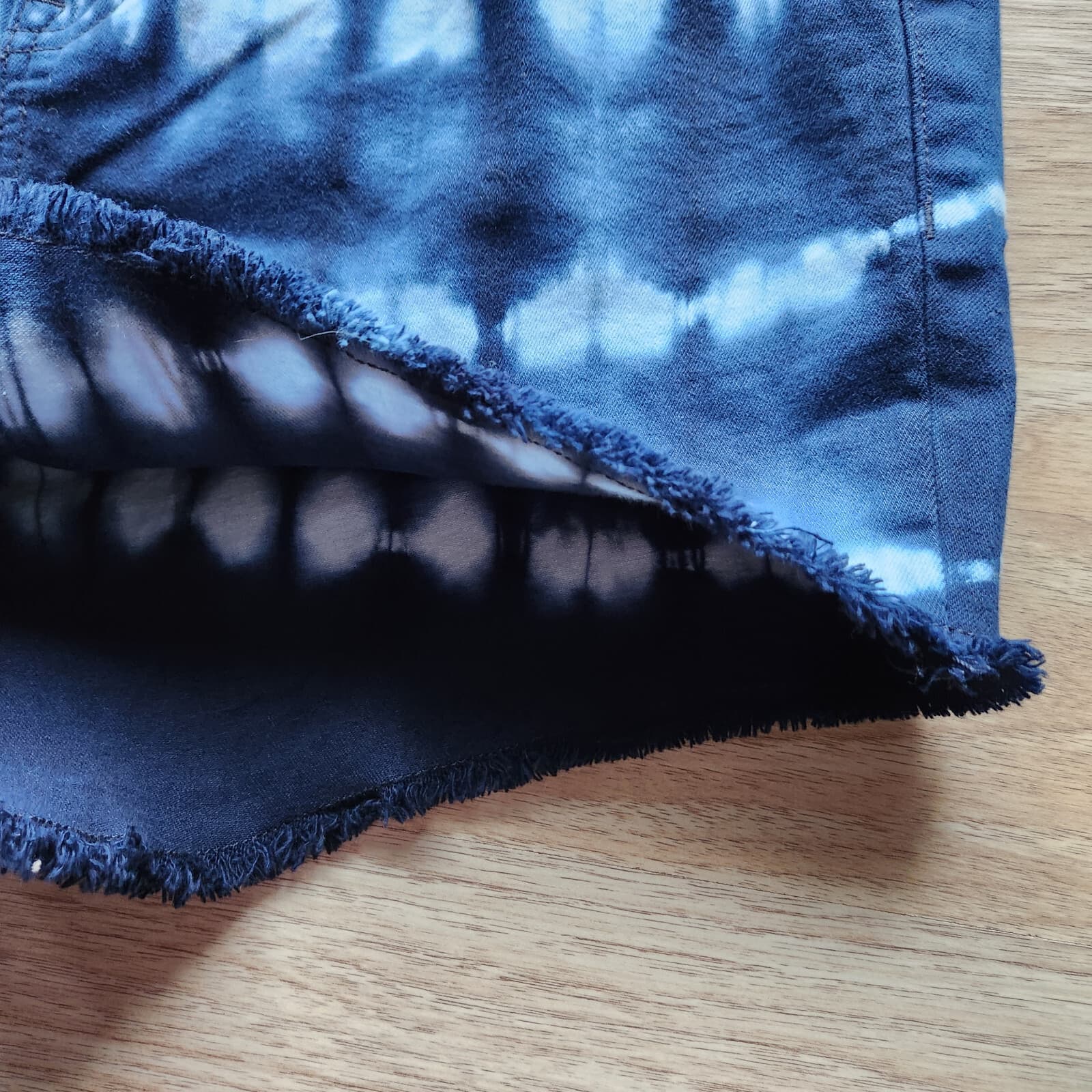 NWT Torrid Mid Rise 5" Shorts Indigo Tie Dye Stretch Blue Women Plus Size 16 $50 - Thumbnail 3