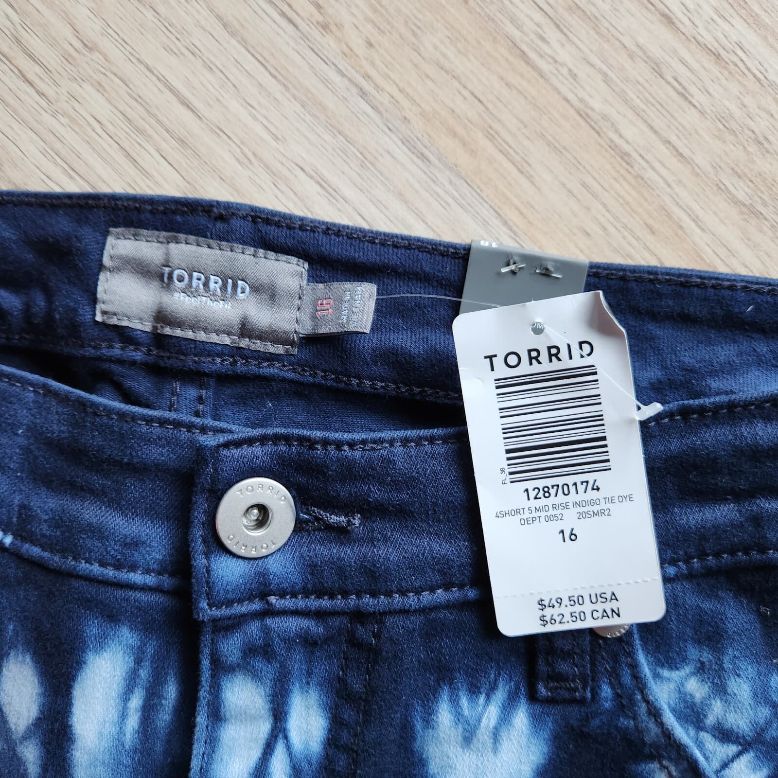 NWT Torrid Mid Rise 5" Shorts Indigo Tie Dye Stretch Blue Women Plus Size 16 $50 - Thumbnail 6