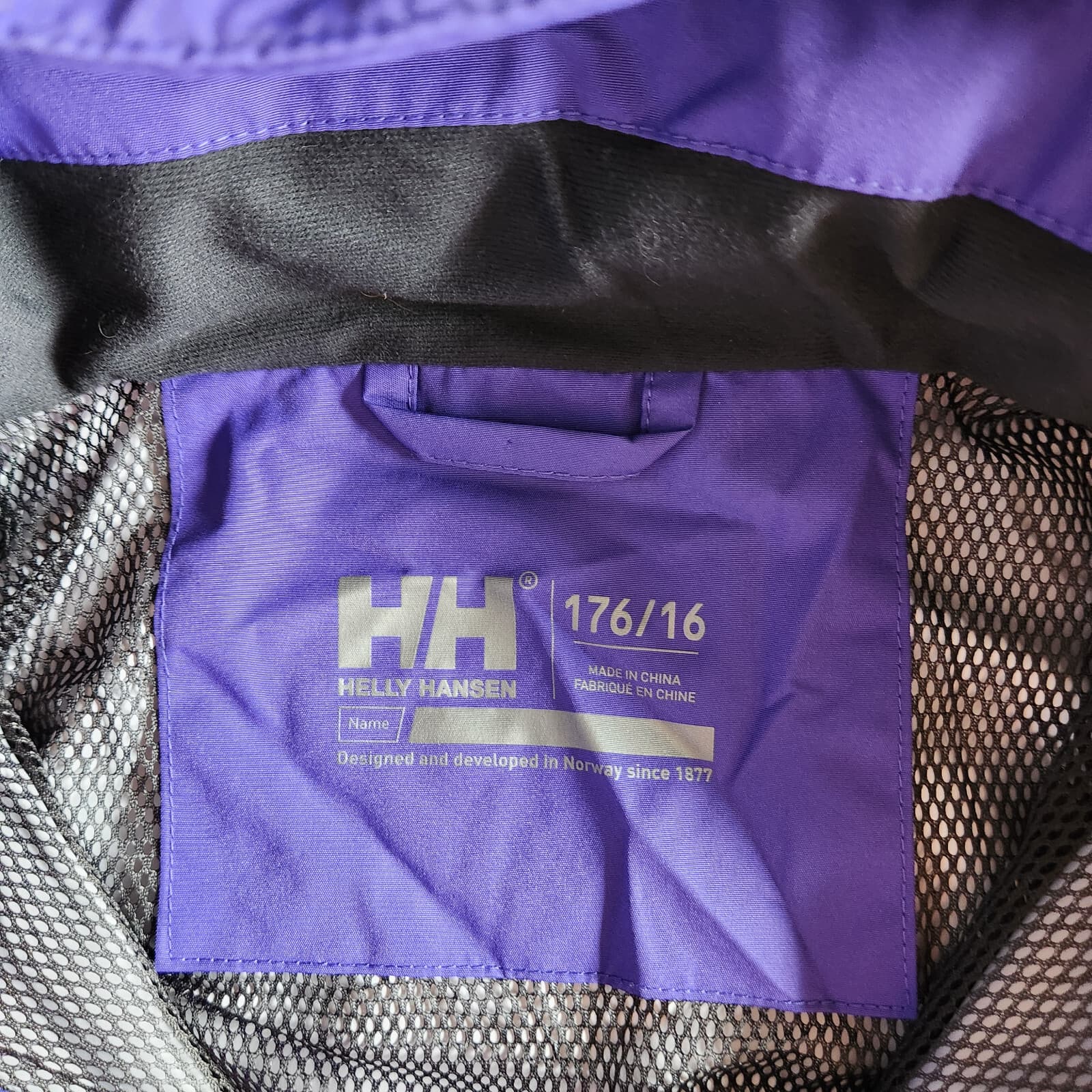 EUC Helly Hansen Helly Tech Protection Windbreak Rain Jacket Purple Kid's 176/16 - Thumbnail 8