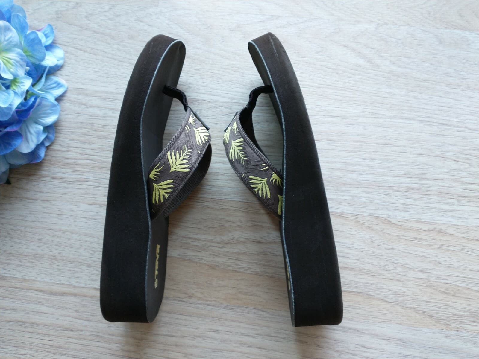 Teva Leaf Wedge Thong Sandal Flit Flop 1.5" Heel High Brown Yellow Women US9 - Thumbnail 4