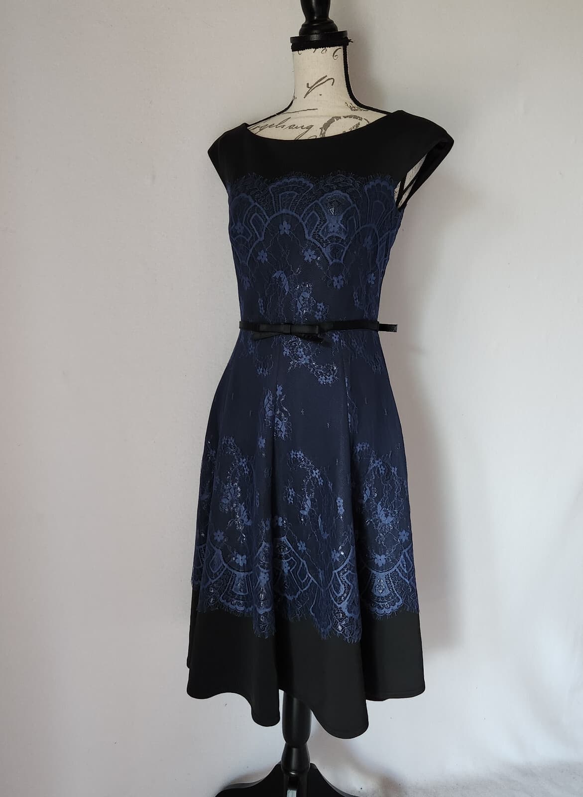 Tadashi Shoji Lace Jersey Formal Even Midi Dress Belt Cap-Sleeve Navy Blue Sz.4 - Thumbnail 3